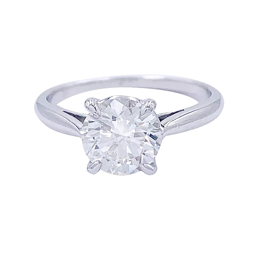 Bague solitaire en or blanc, diamant 1,36 carat.