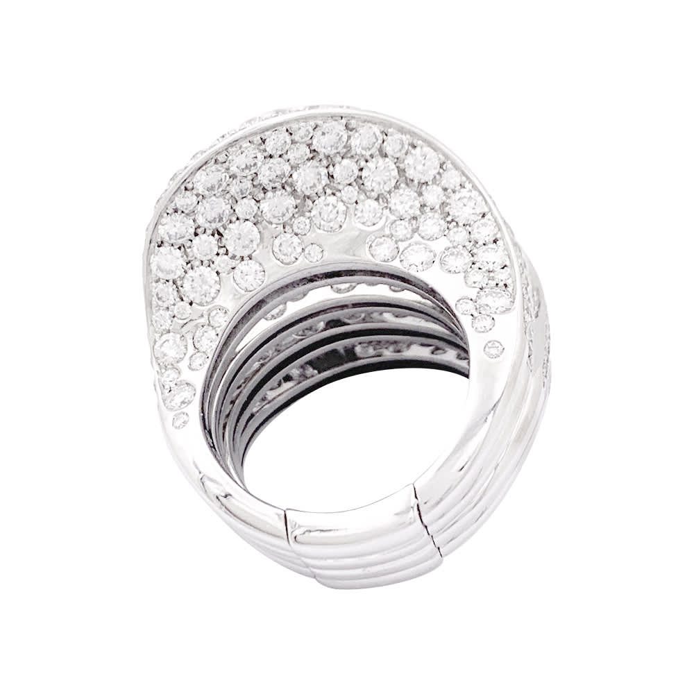 Bague De Grisogono "Onde" or blanc, diamants.