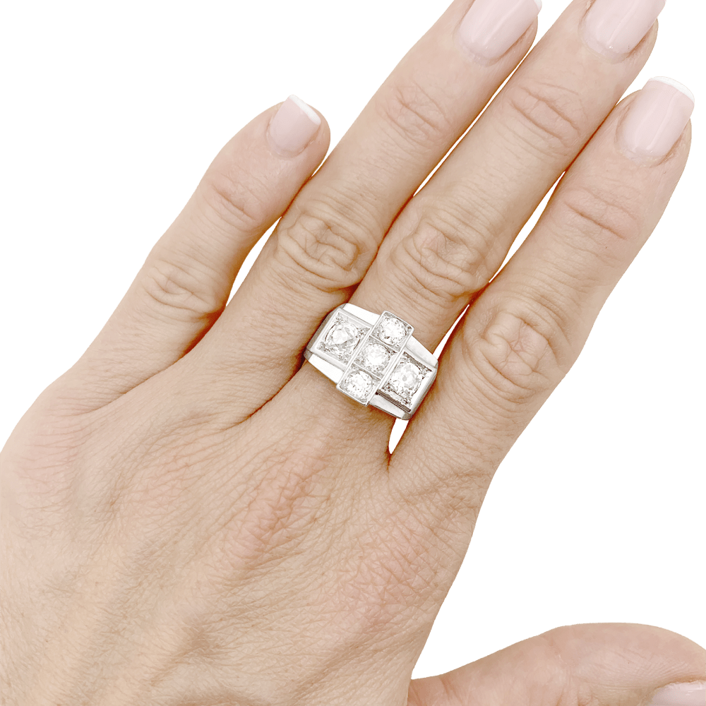 Bague "Tank", platine et diamants.