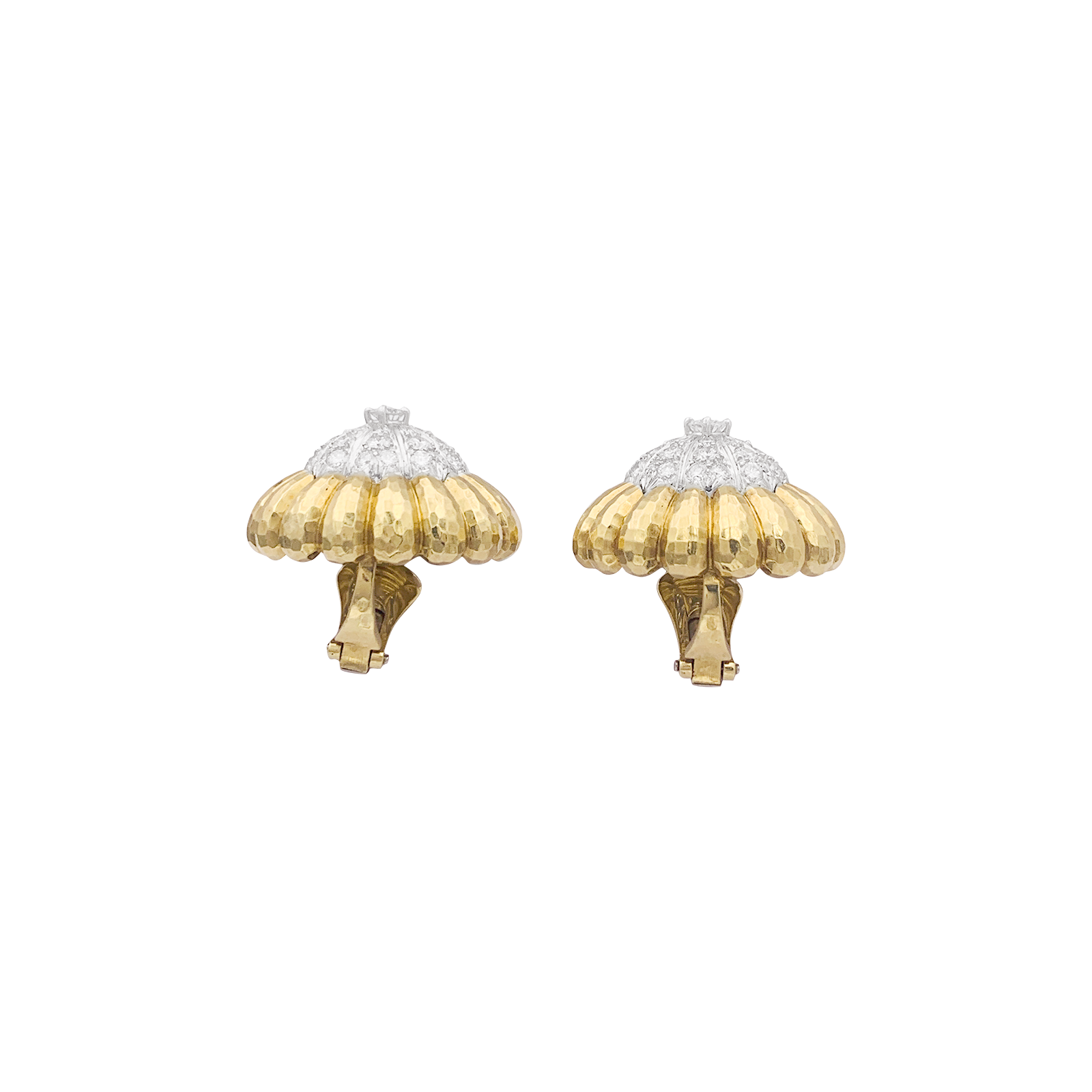 Clips d'oreilles David Webb, "Boutons", platine, or jaune, diamants.