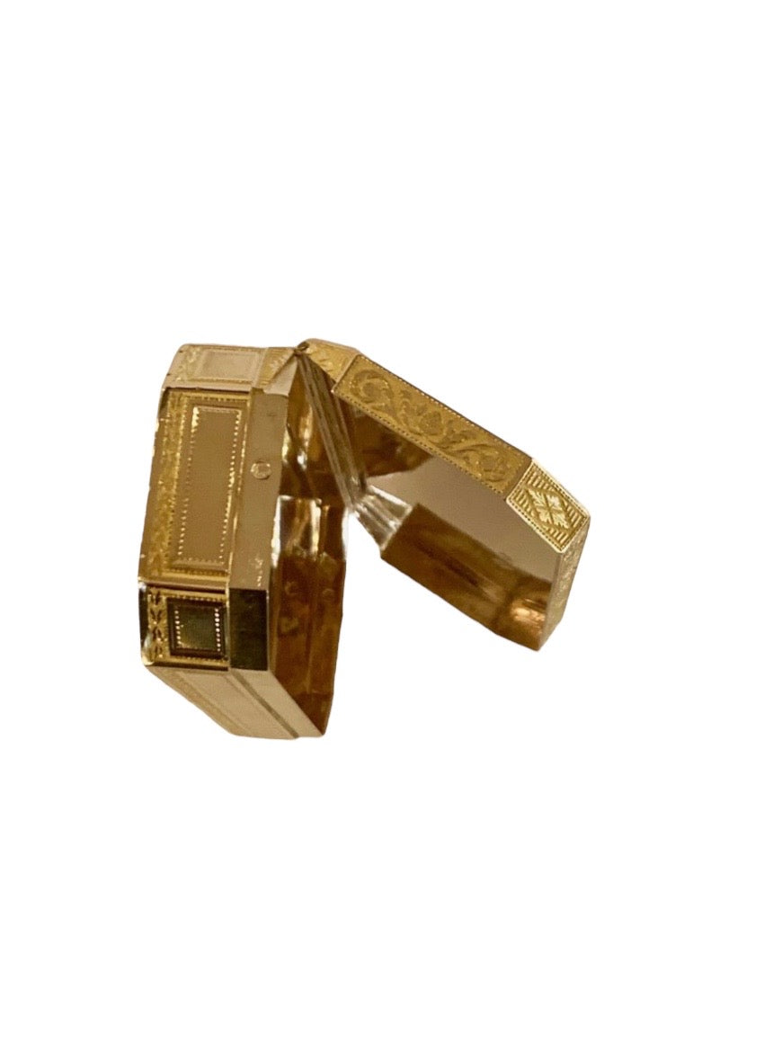 Gold snuffbox by David Lhonorey