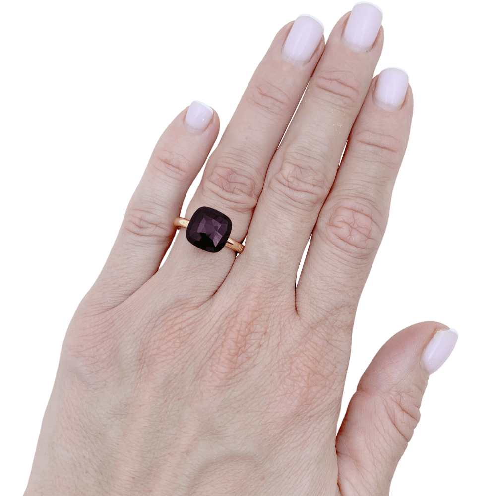 Bague Pomellato, collection "Nudo Classic", or rose et grenat.