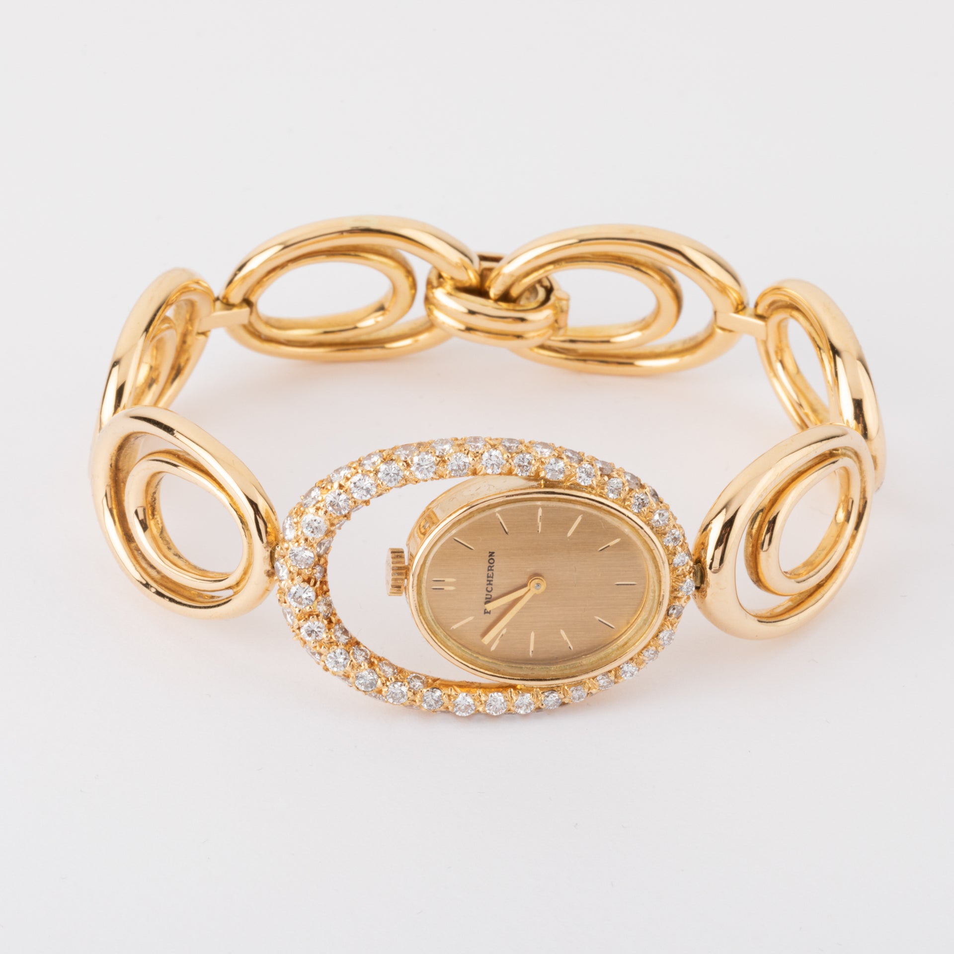 Boucheron, une montre en or et diamants sur or