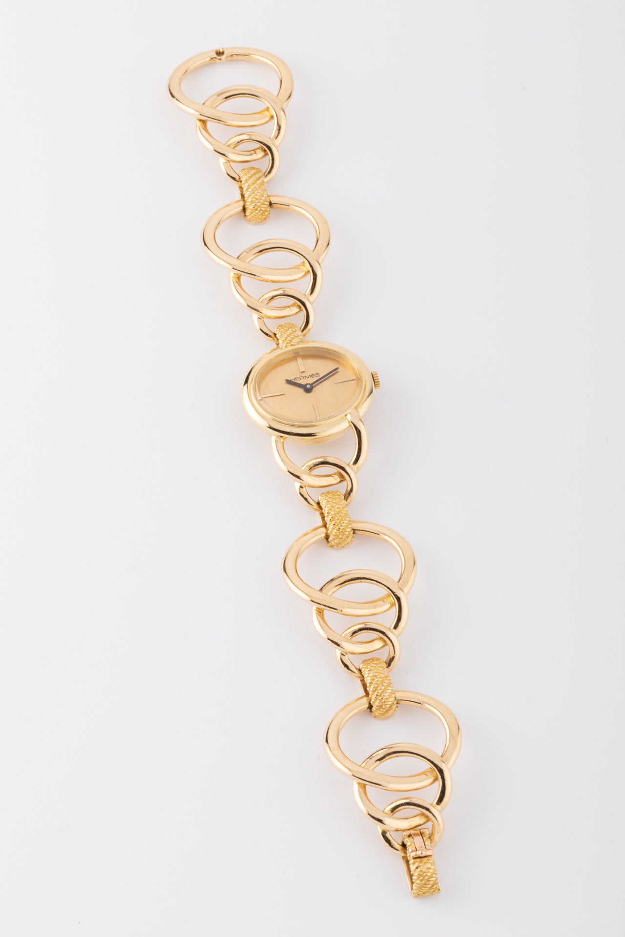 Hermès, une montre en or jaune mouvement Jaeger le Coultre