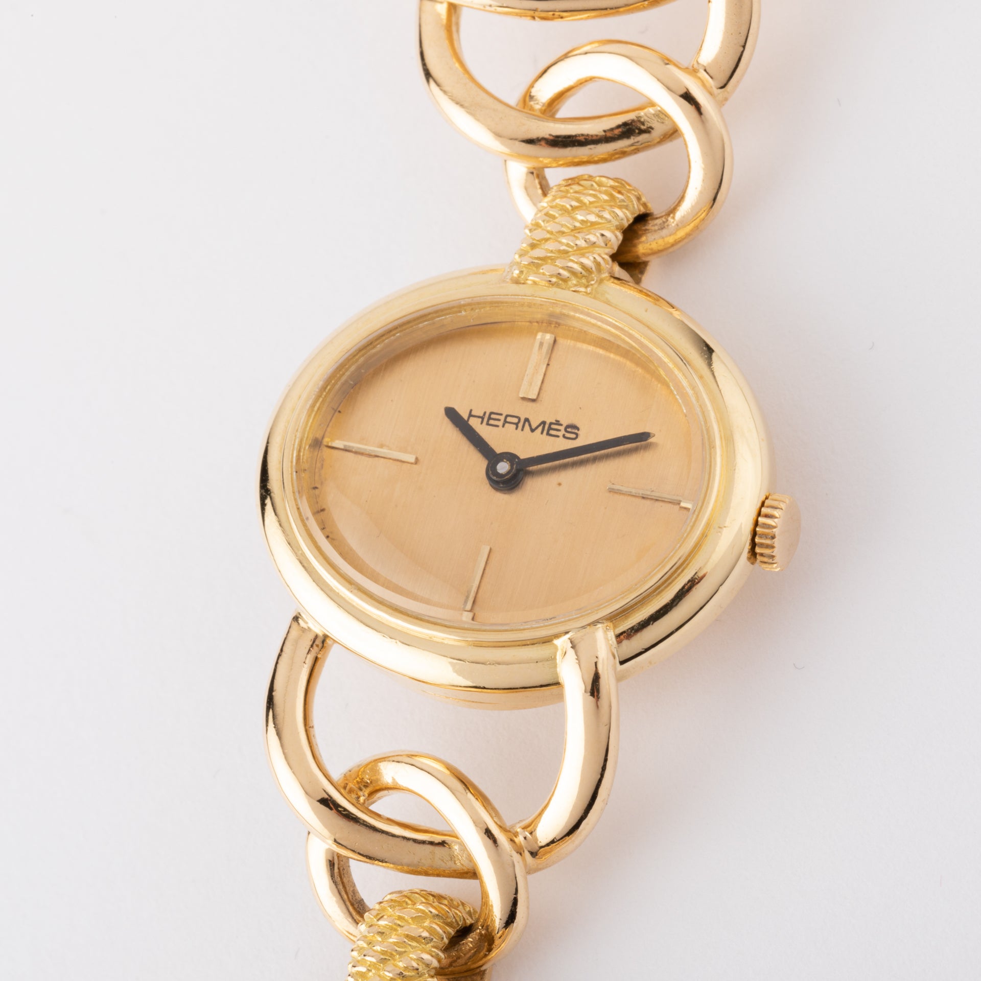 Hermès, une montre en or jaune mouvement Jaeger le Coultre