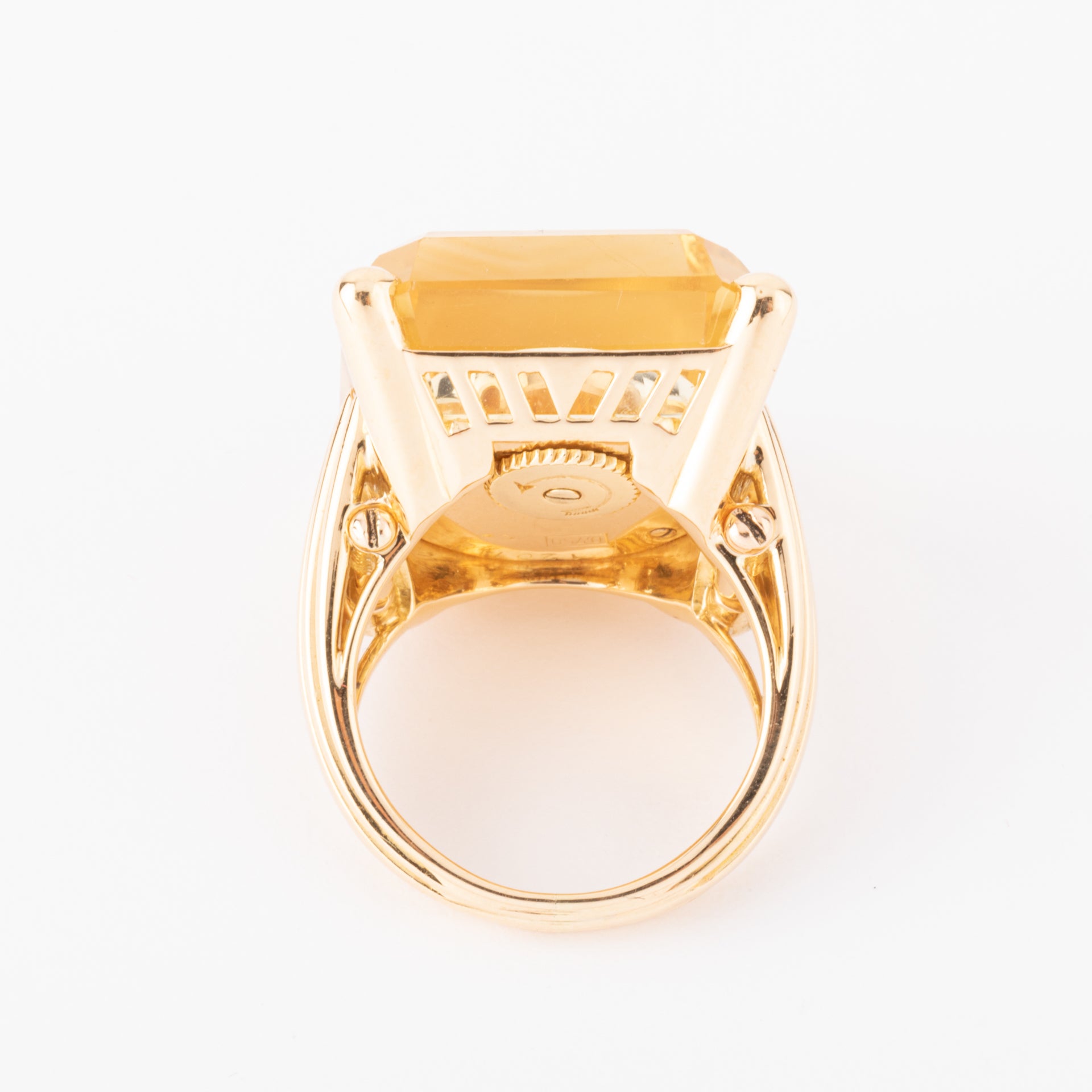 Jaeger-Le Coultre, une bague montre sertie dans une citrine.