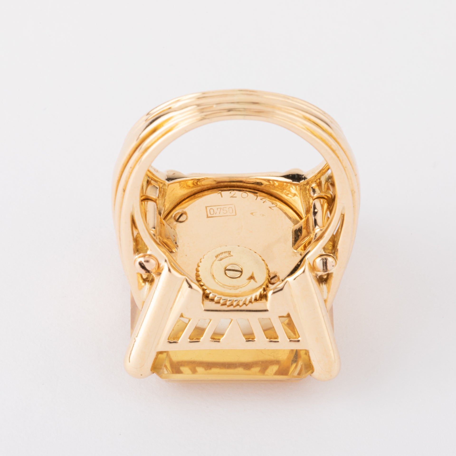 Jaeger-Le Coultre, une bague montre sertie dans une citrine.