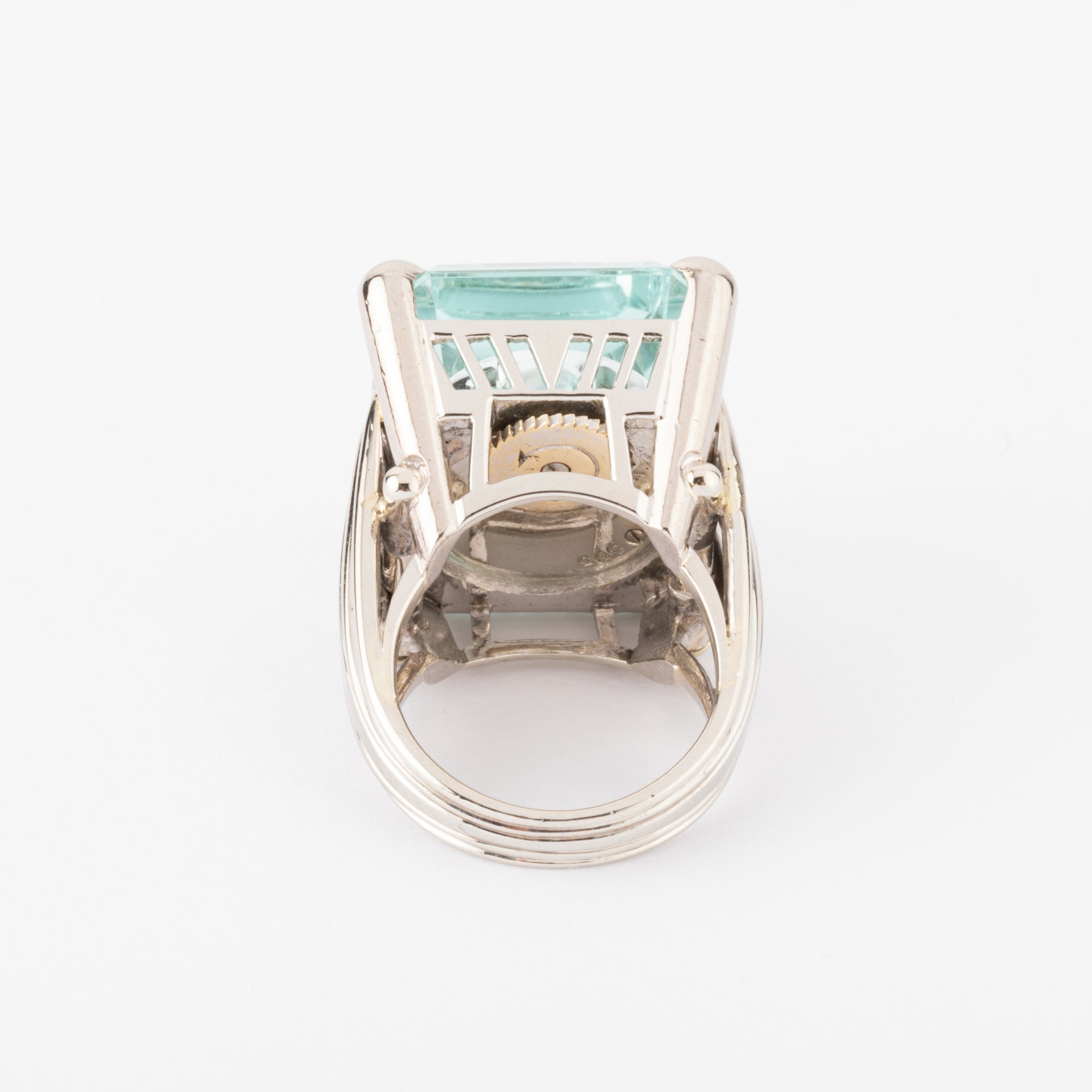 Jaeger-LeCoultre, une bague montre dans une Aigue-Marine