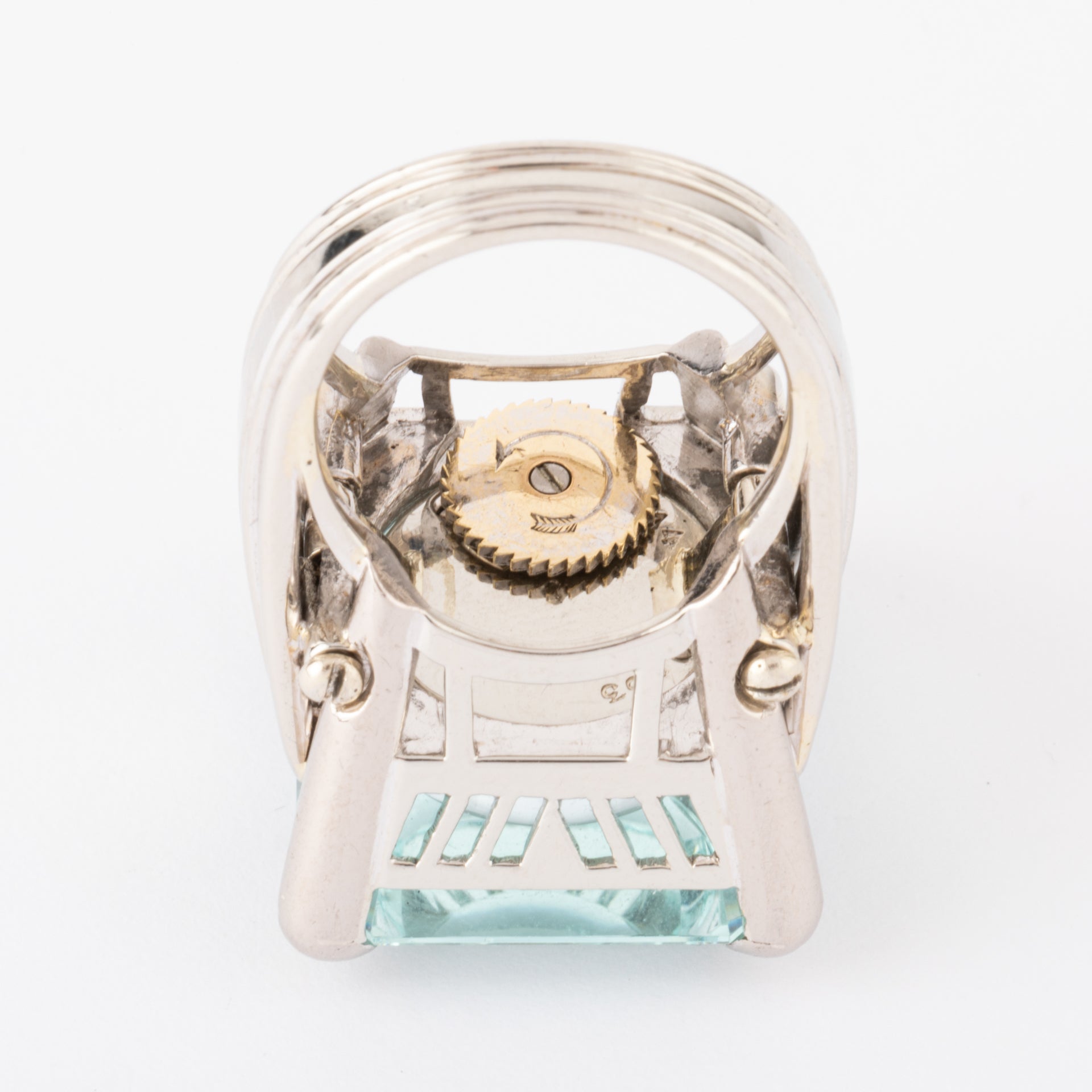 Jaeger-LeCoultre, une bague montre dans une Aigue-Marine