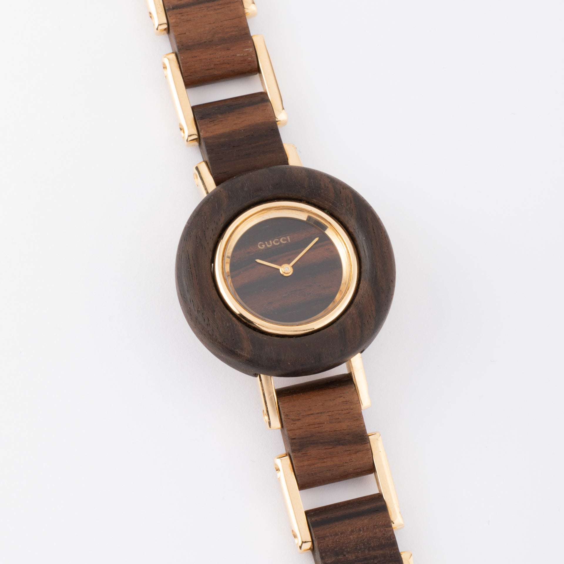 Gucci, a vintage watch in yellow gold and amourette wood