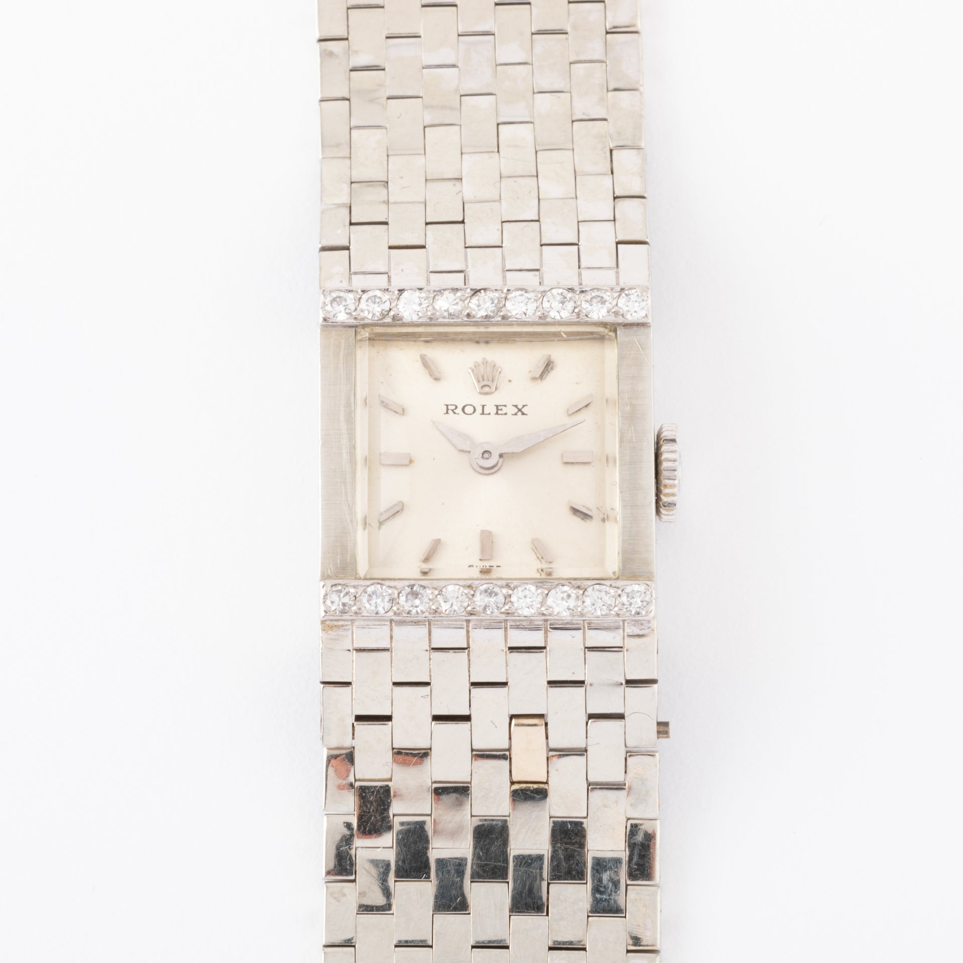 Rolex, une montre vintage en or blanc et diamants.