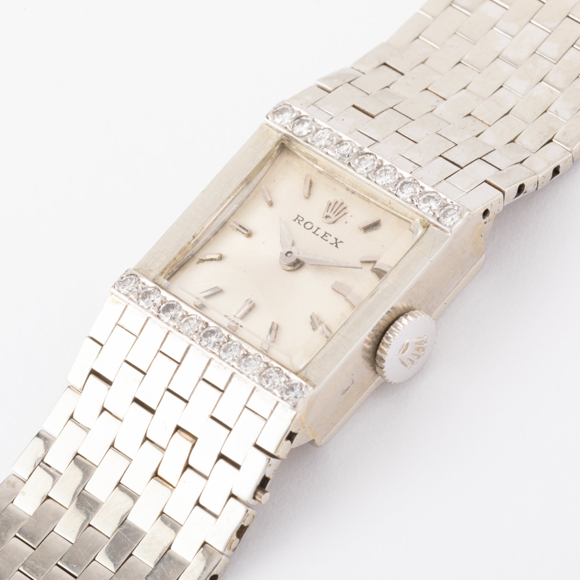 Rolex, une montre vintage en or blanc et diamants.