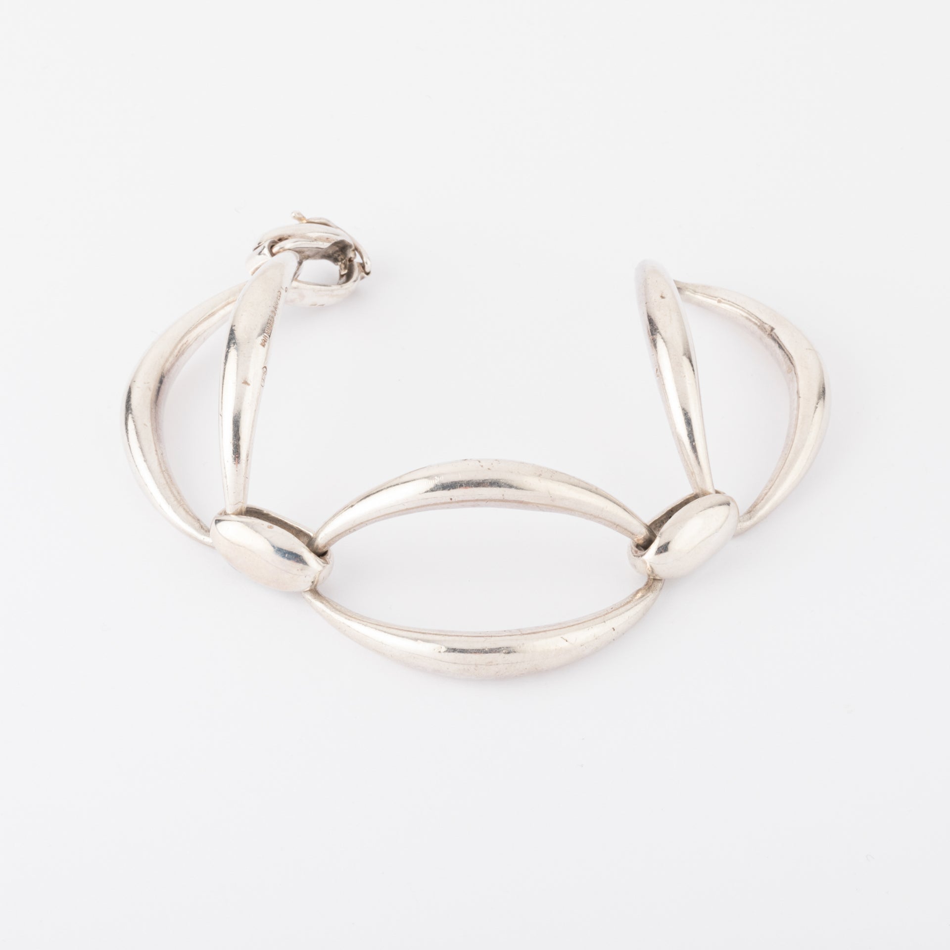 Bracelet vintage Van Cleef & Arpels en argent.