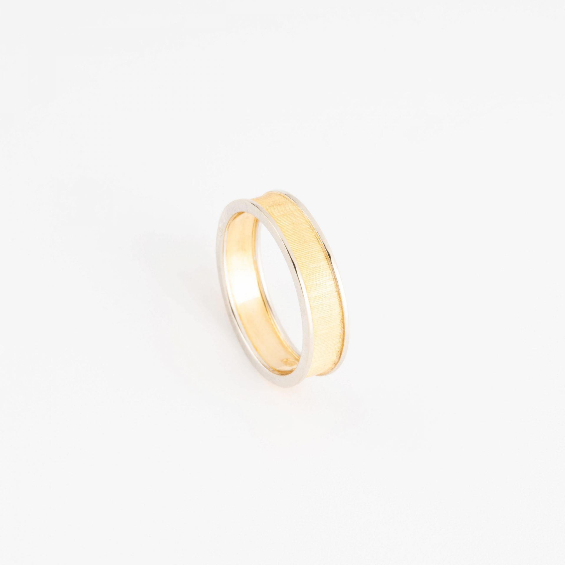 Chiseled gold ring from Maison Buccellati