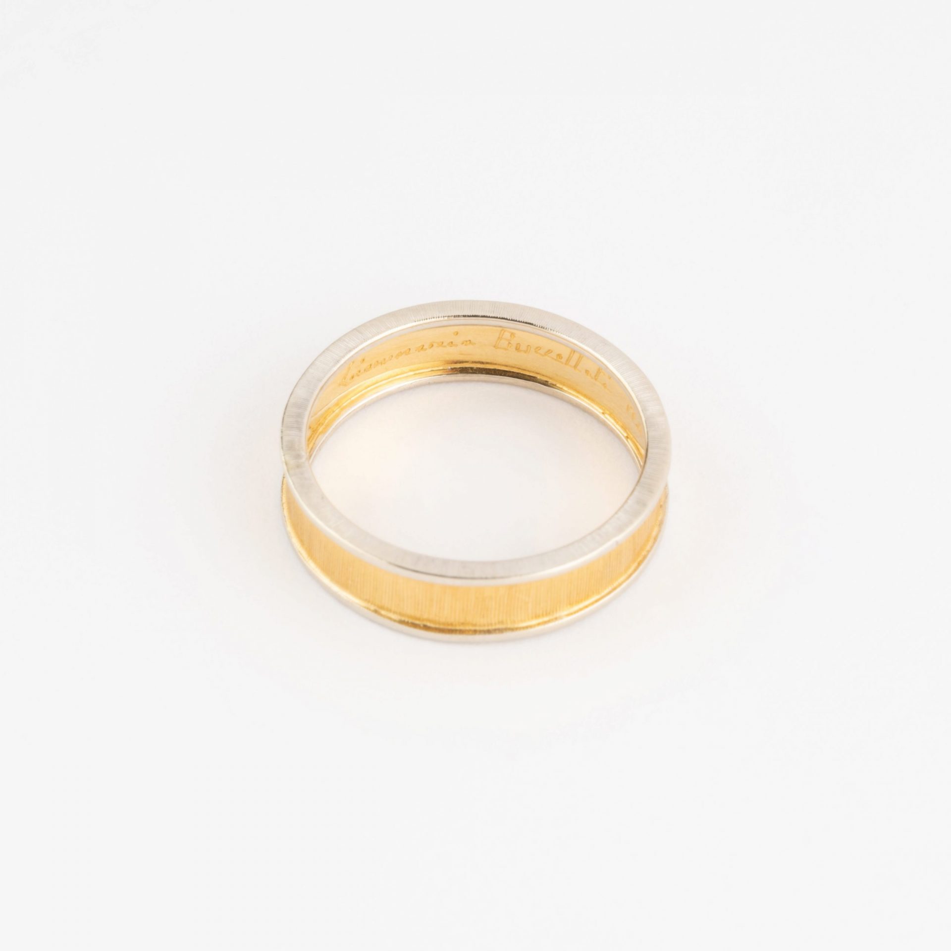 Chiseled gold ring from Maison Buccellati
