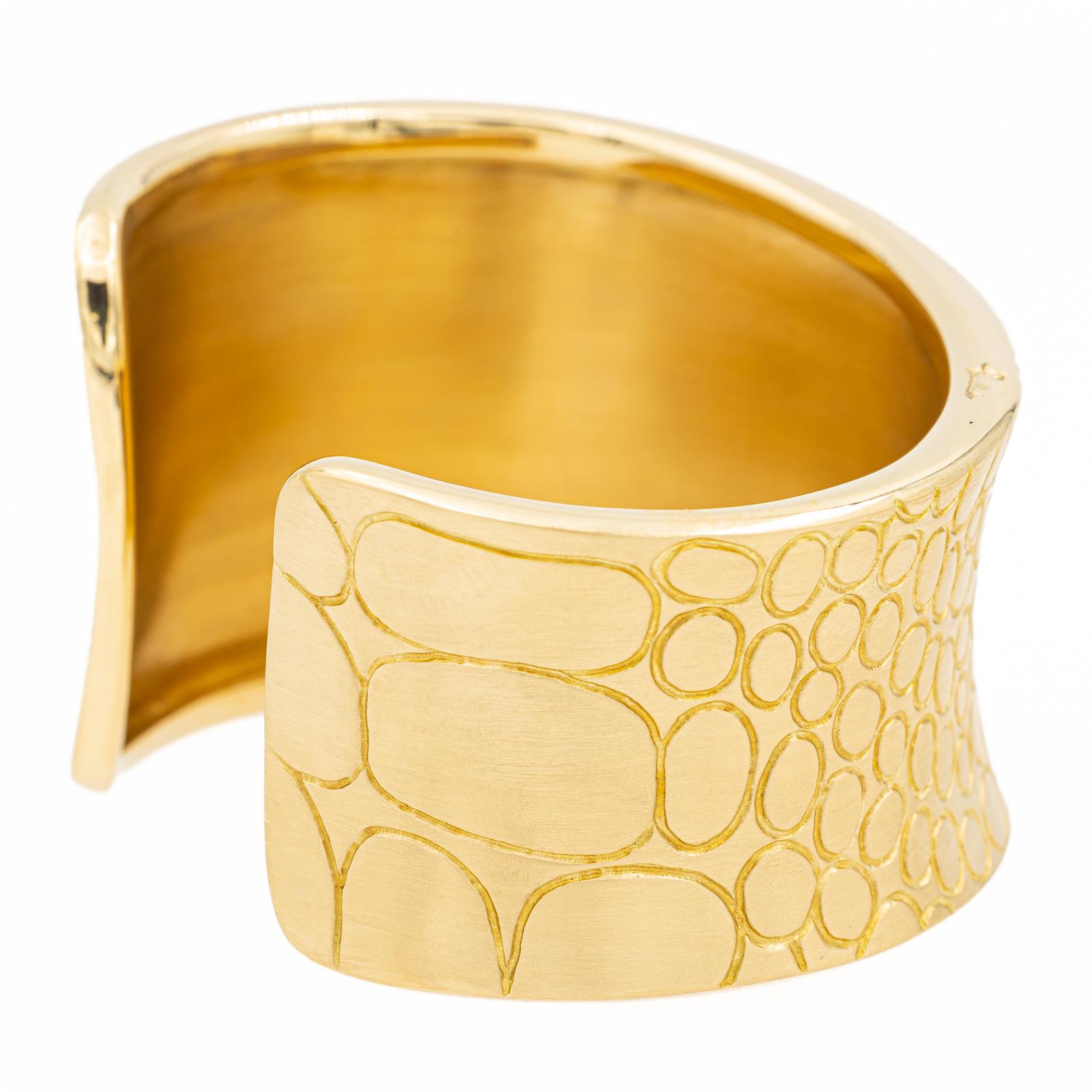 Pomellato Cocco Cuff Bracelet Yellow gold