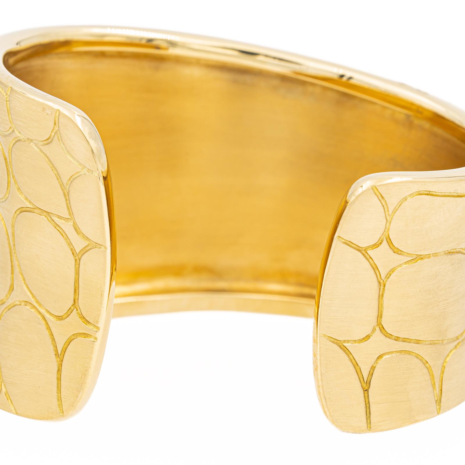 Pomellato Cocco Cuff Bracelet Yellow gold