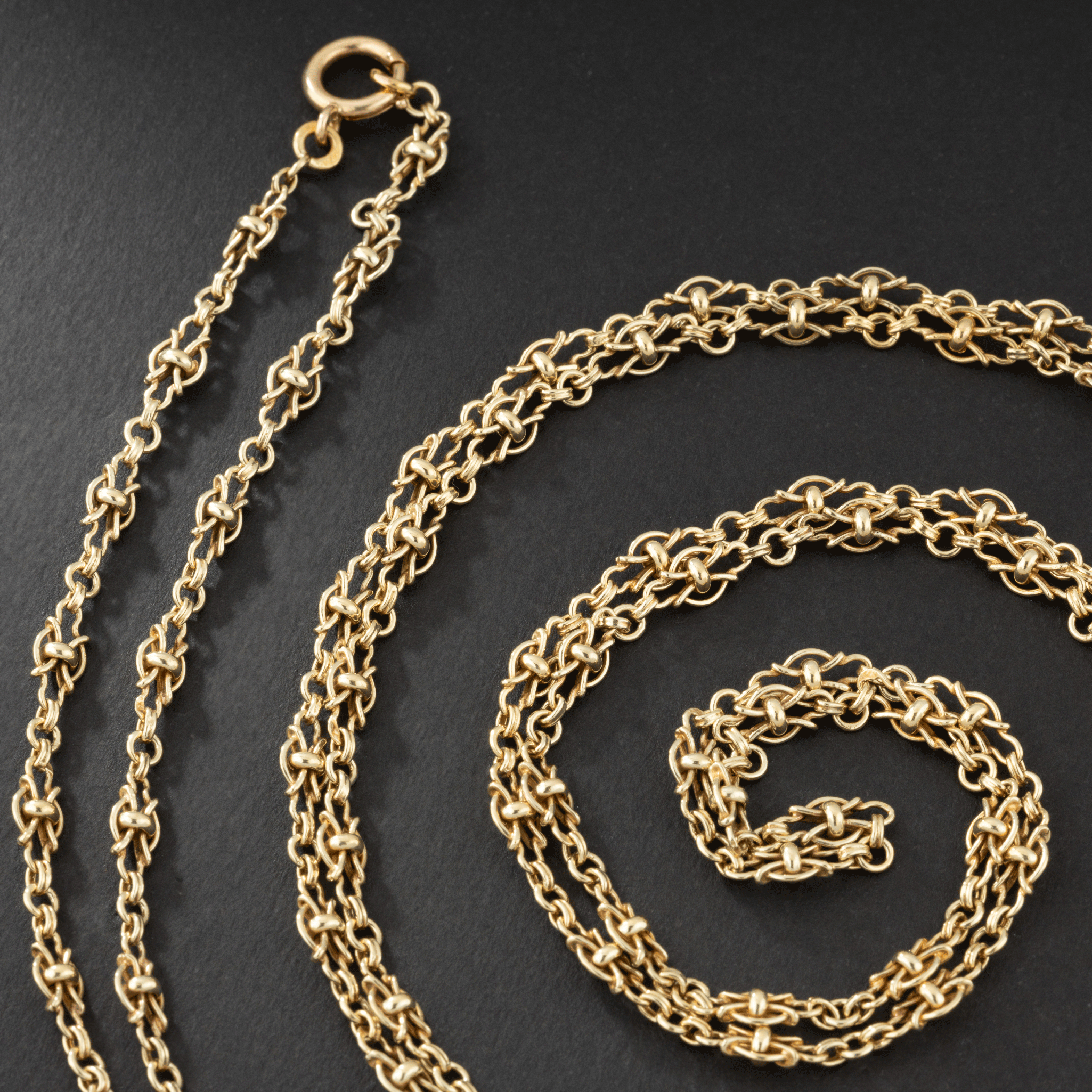 Sautoir ancien en or jaune. Travail Russe