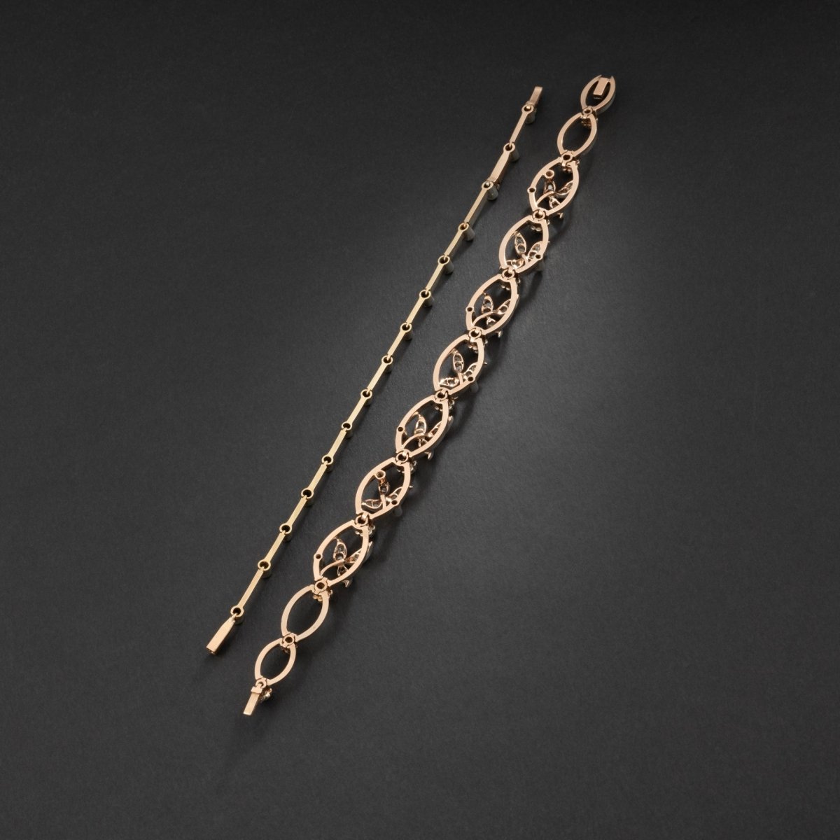 Collier transformable en deux bracelets en or et argent rehaussé de diamants. - Maison Eloe