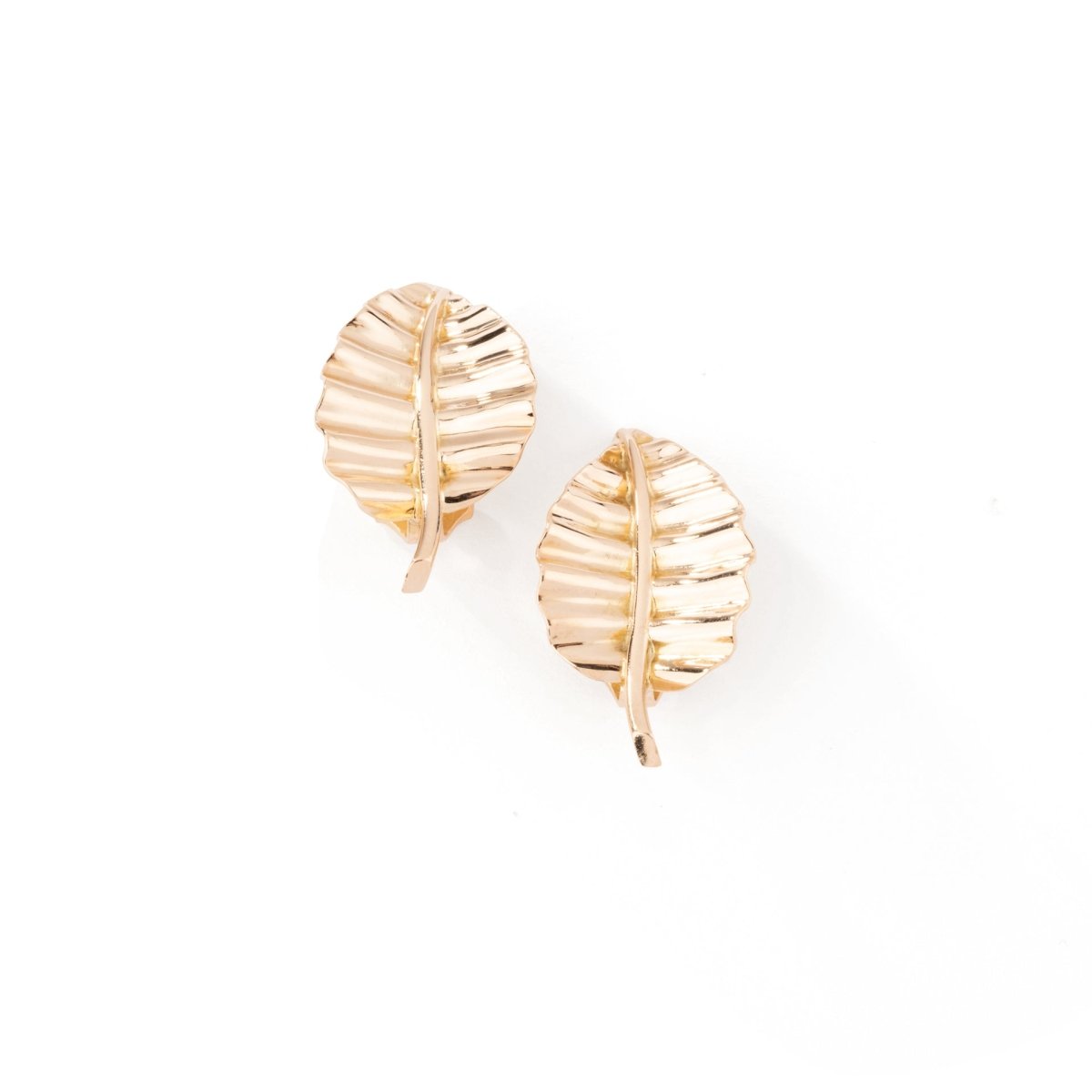 Boucles d'oreilles en or jaune en forme de feuIlle. - Maison Eloe