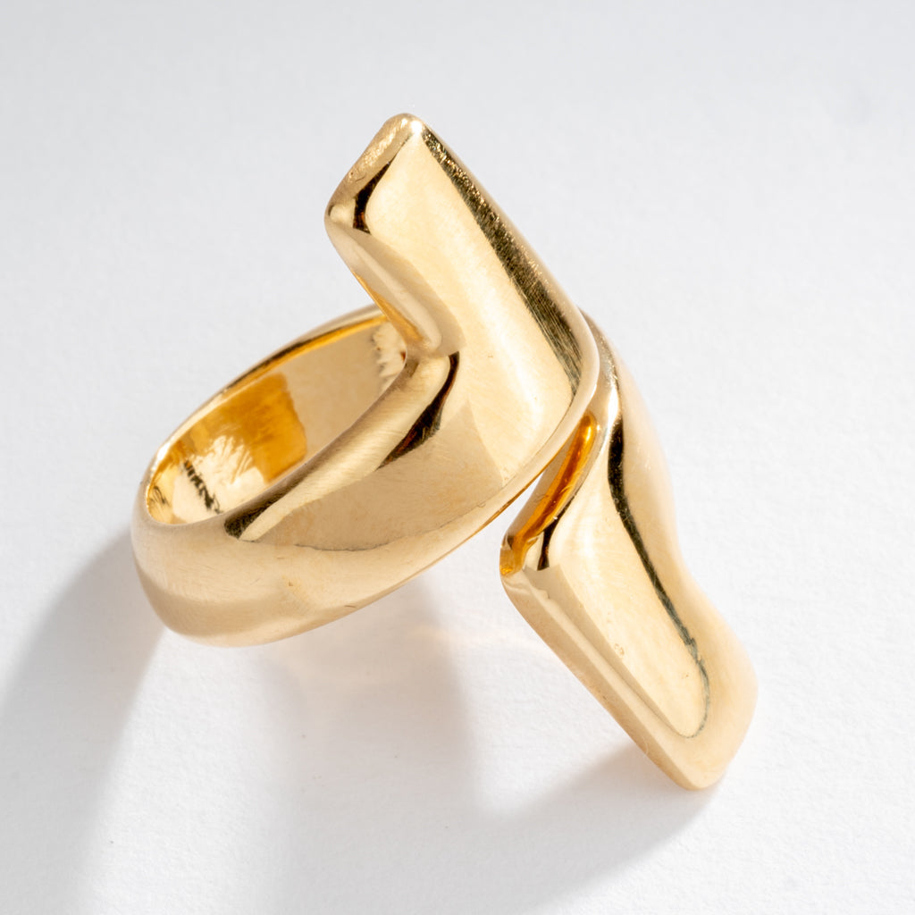 Geometric yellow gold ring from Chaumet