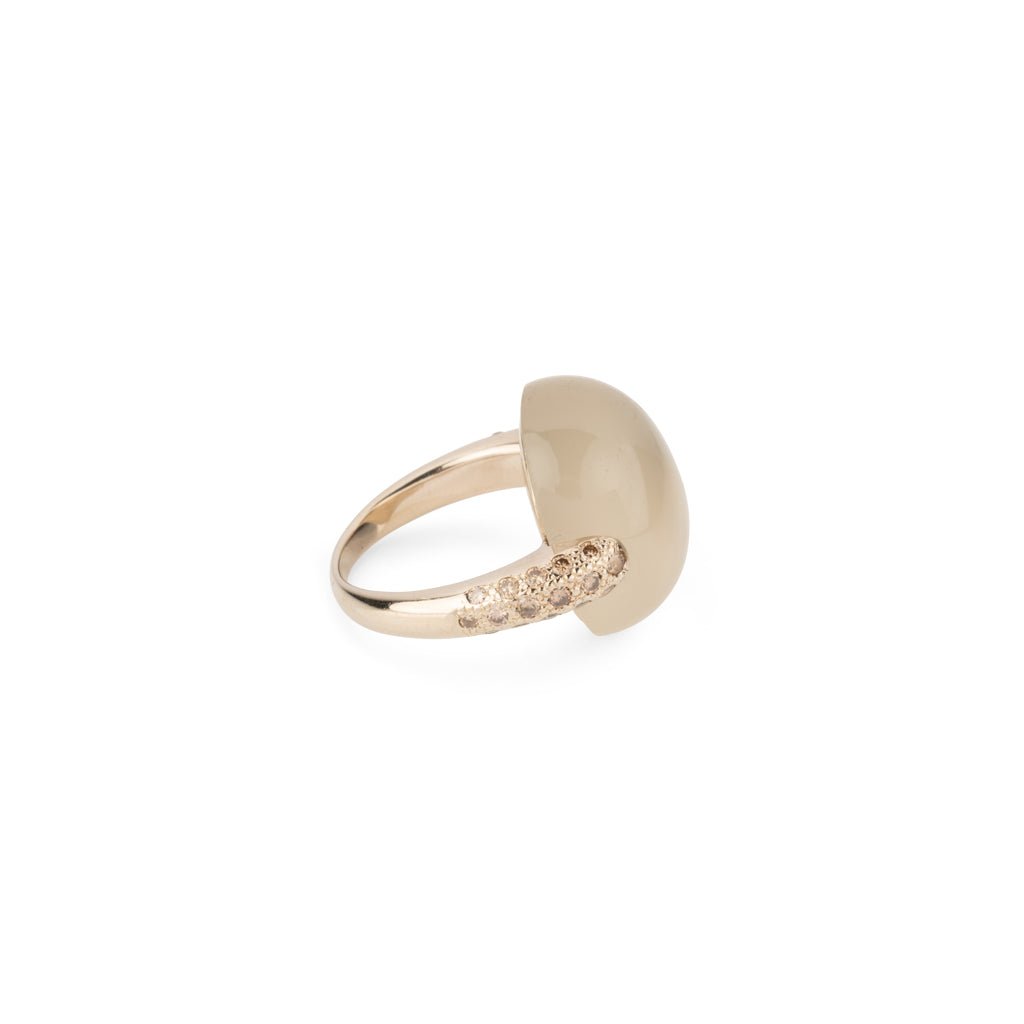 Bague Pomellato or gris modèle Luna en calcédoine et diamant. - Maison Eloe