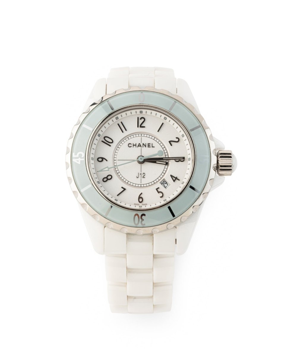 Montre Chanel J12 Edition limitée Lunette Bleue céramique blanche - Maison Eloe