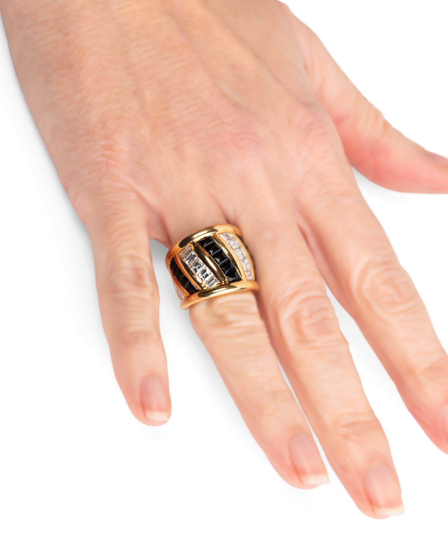 Bague signée Verney époque vintage Jonc ouvert Diamants Onyx Or jaune