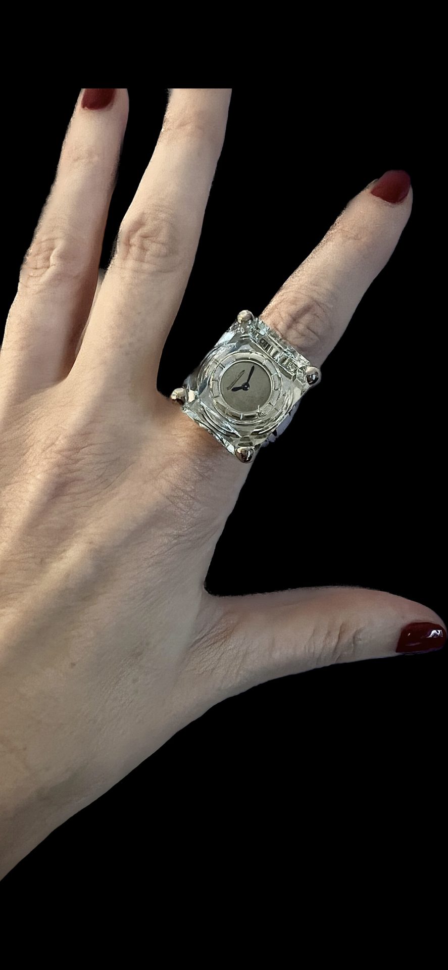 Jaeger-LeCoultre, une bague montre dans une Aigue-Marine