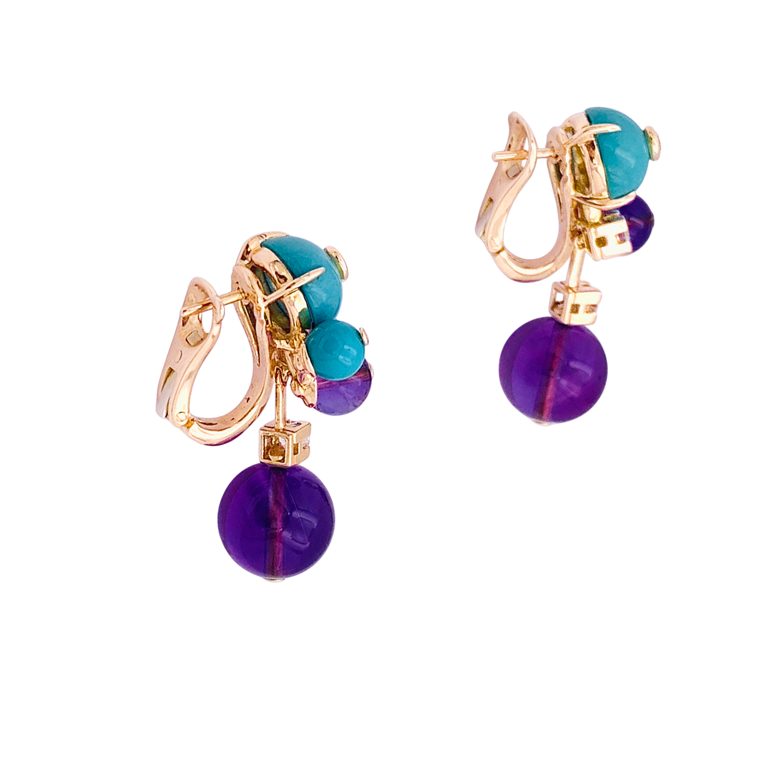 Boucles d'oreilles Cartier "Délices de Goa" en or rose, améthystes, diamants et turquoises.