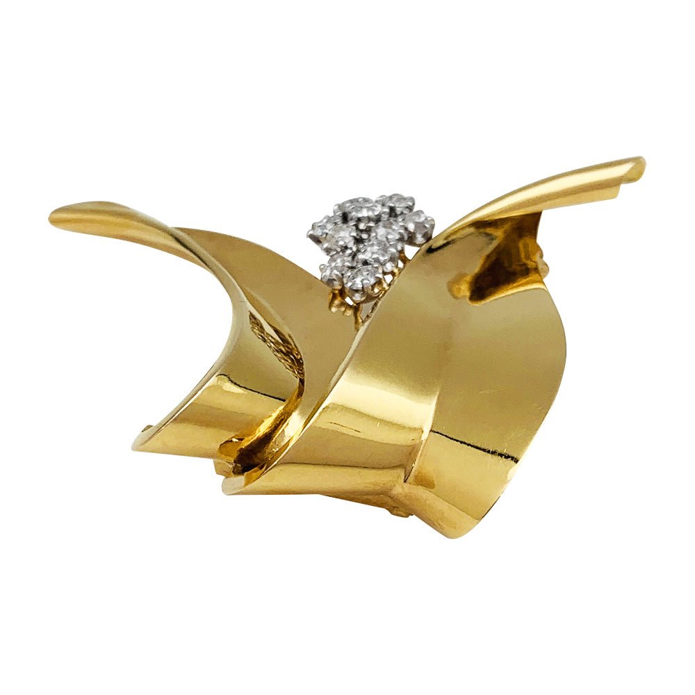 Broche Fontana en or jaune 750/000 et platine 950/000 sertie de 10 diamants taille ancienne. Poids brut : 11,4 grammes. - Maison Eloe
