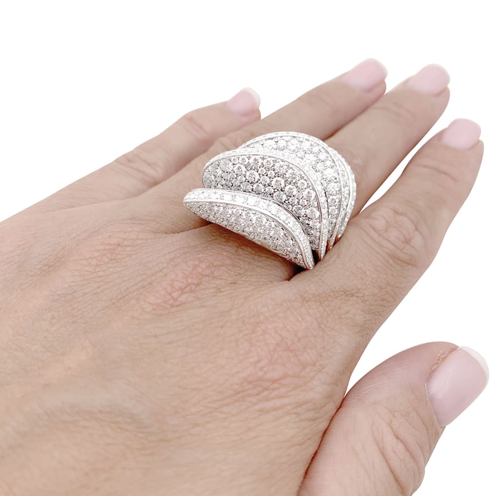 Bague De Grisogono "Onde" or blanc, diamants.