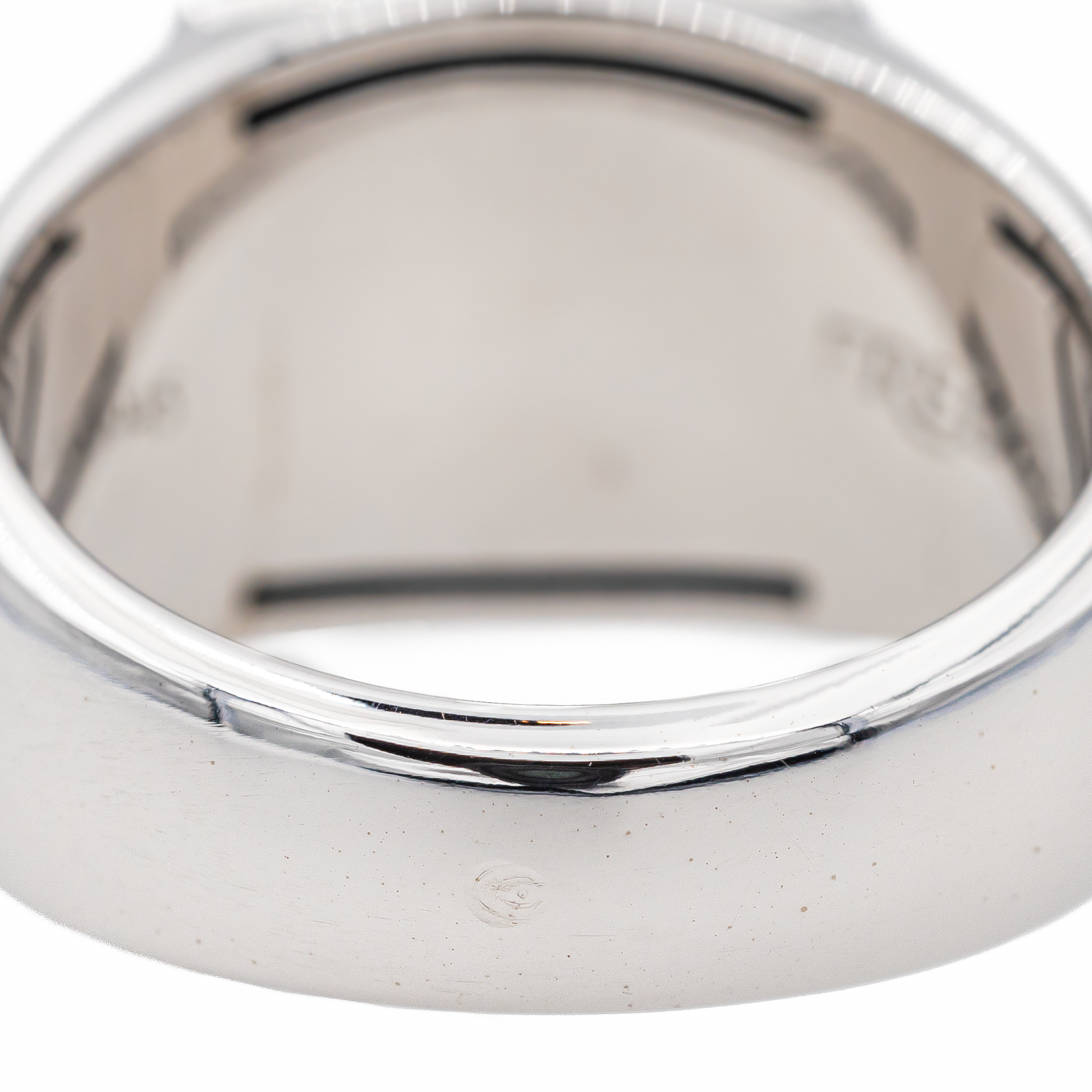 Fred Sugarloaf Ring White Gold Topaz