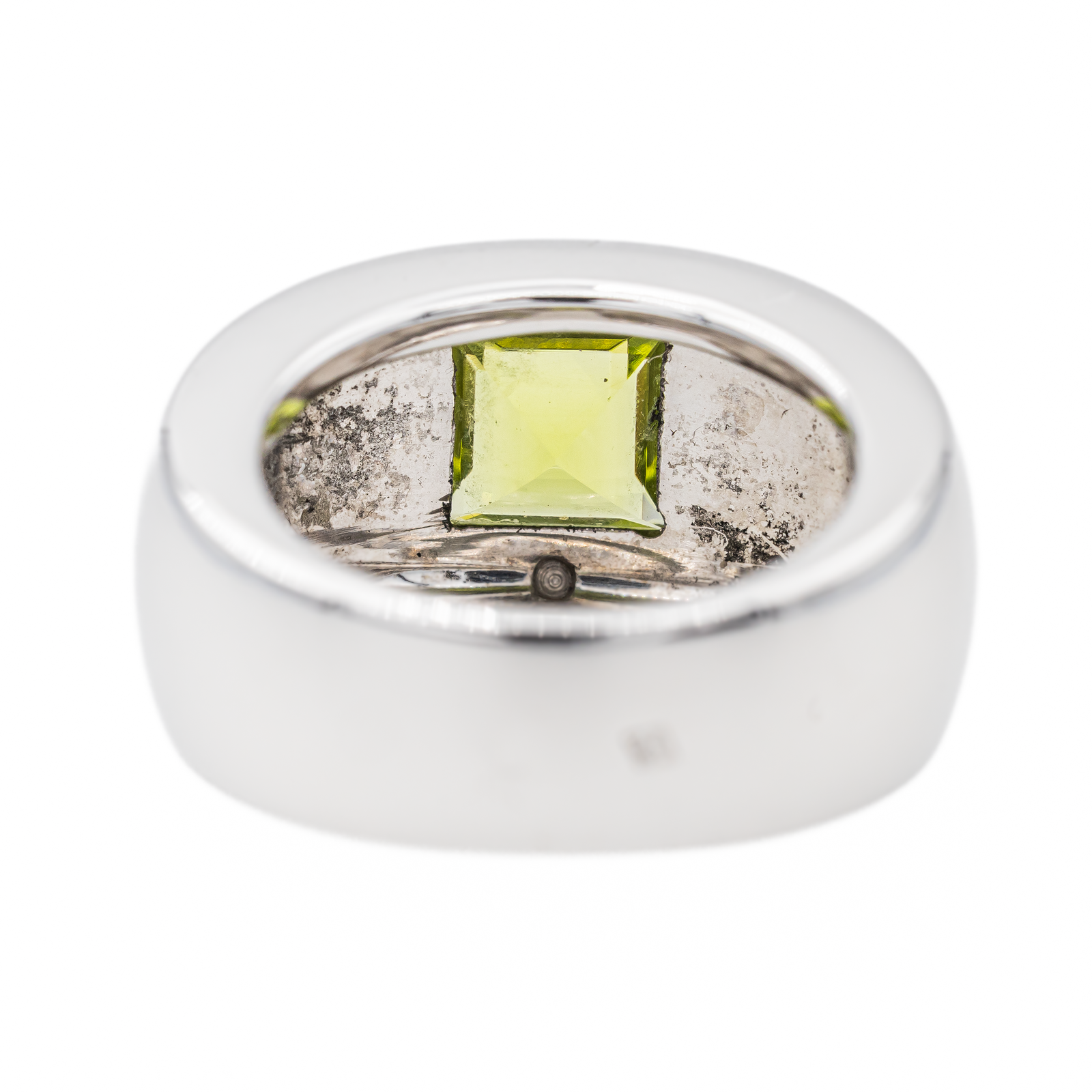 Chaumet Bella White Gold Peridot Bangle Ring