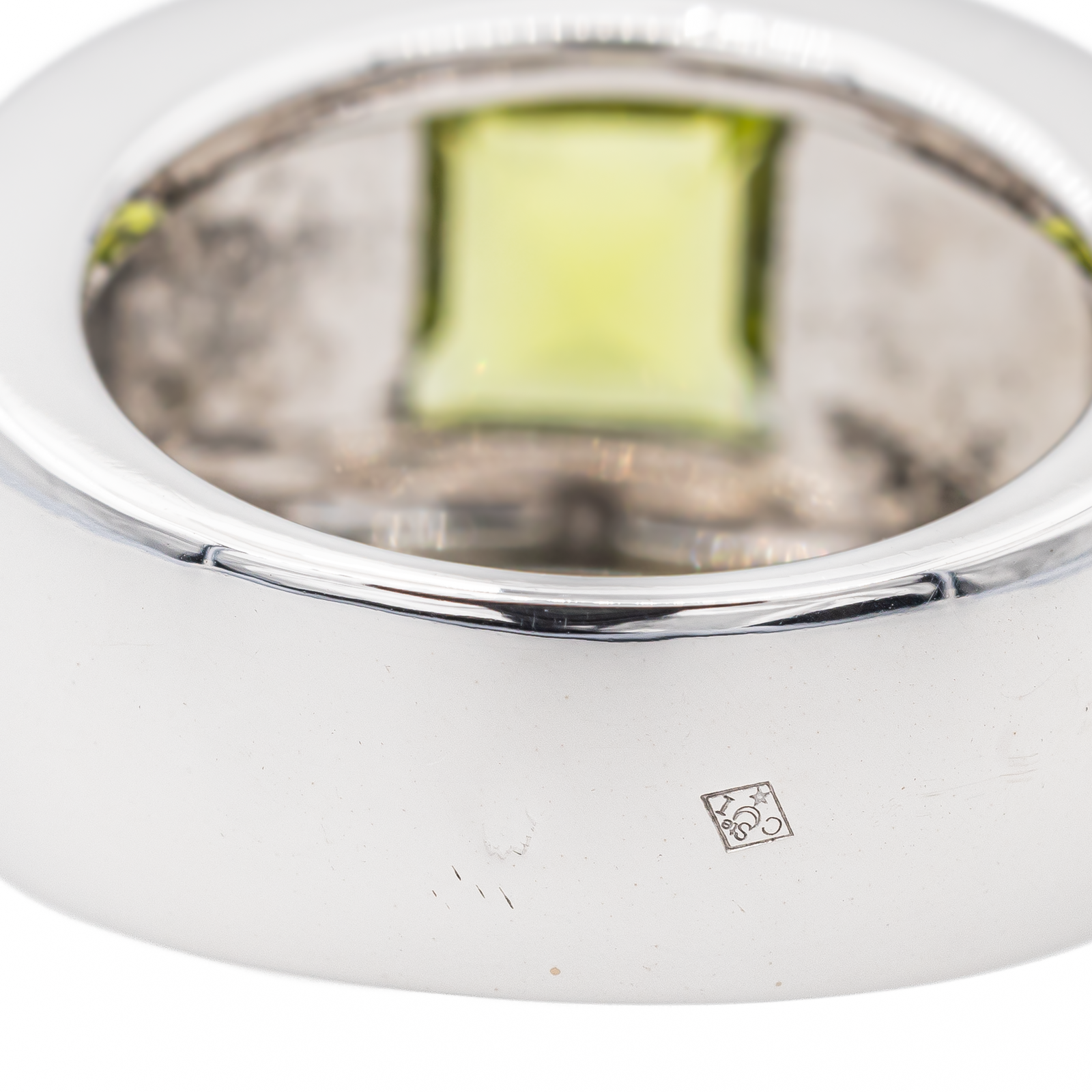 Chaumet Bella White Gold Peridot Bangle Ring