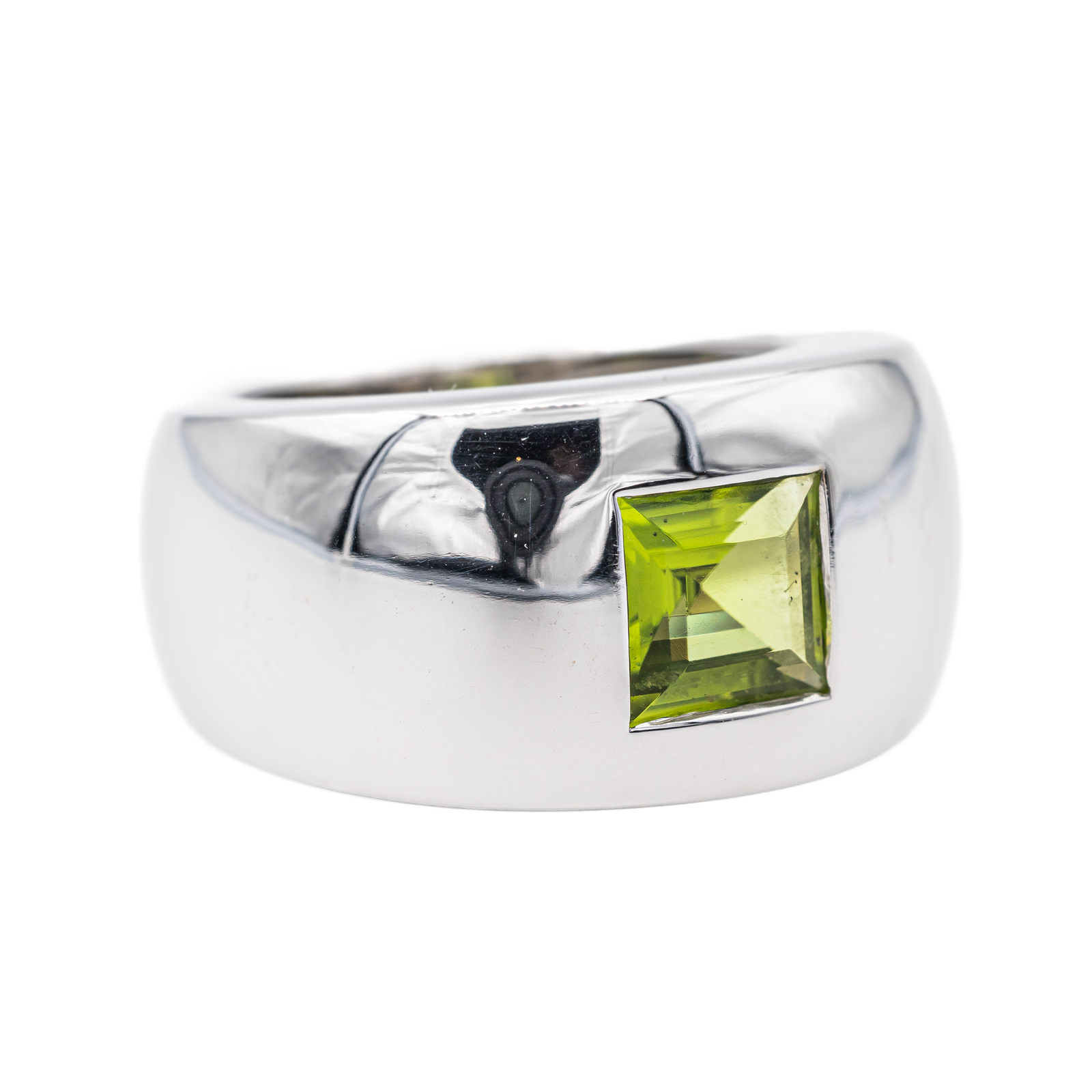 Chaumet Bella White Gold Peridot Bangle Ring