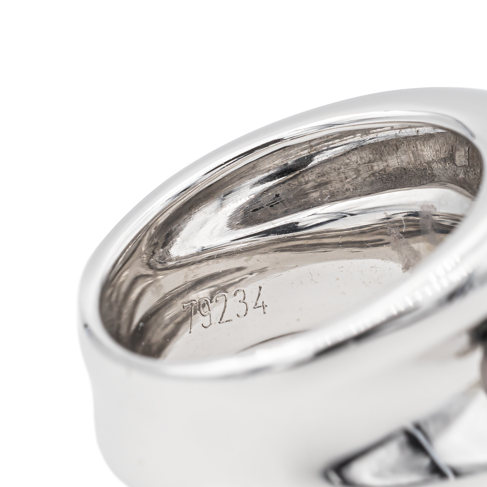 Poiray Fiji Cocktail Ring White Gold Pearl