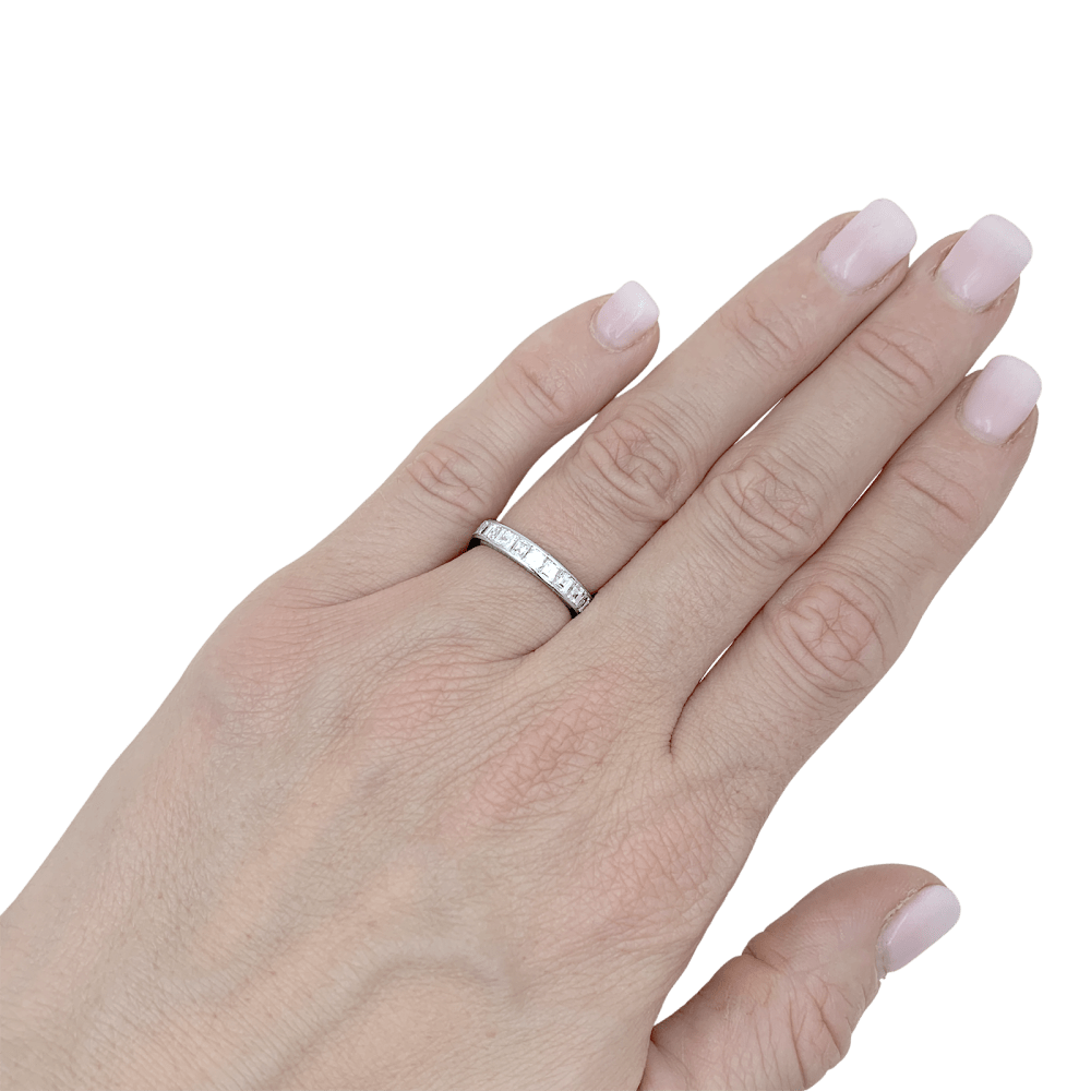 Alliance en platine et diamants. - Maison Eloe