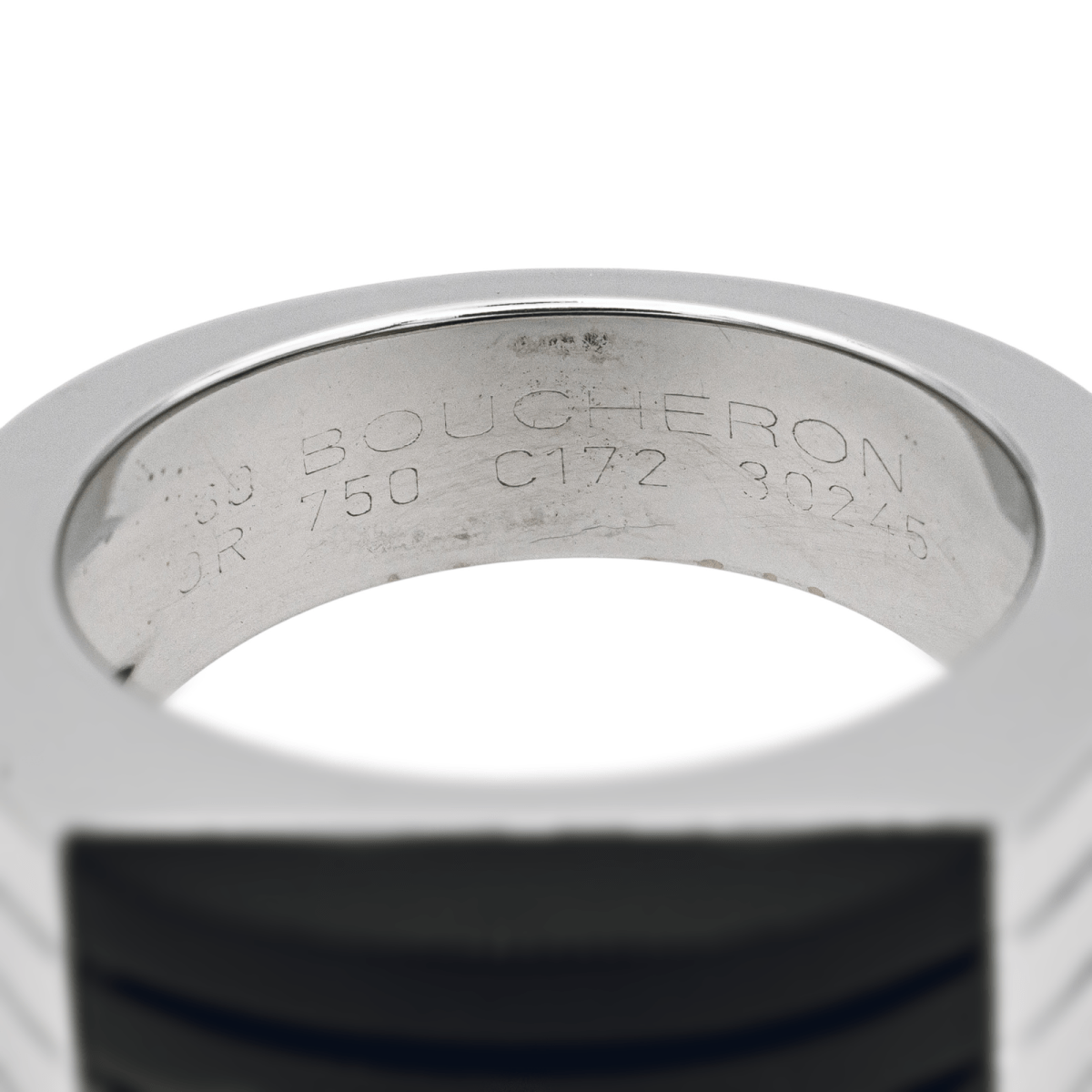 Boucheron Bague Godron Or blanc Onyx - Maison Eloe