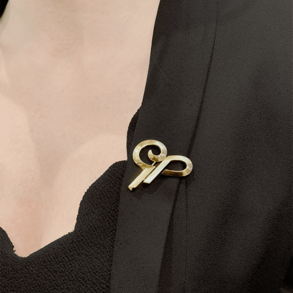 Broche Cartier, « Initiales », or jaune.