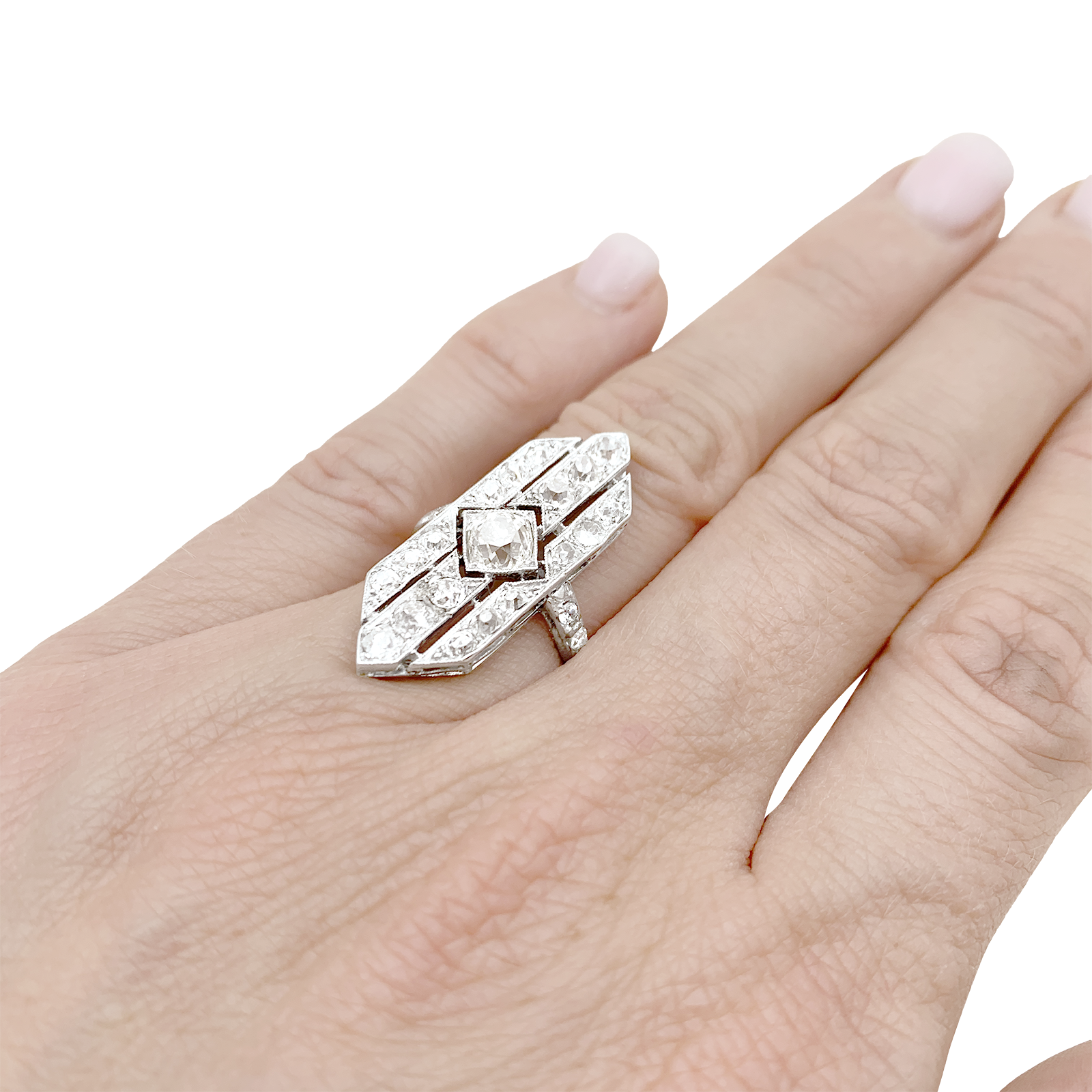 Bague Art Déco, platine et diamants.