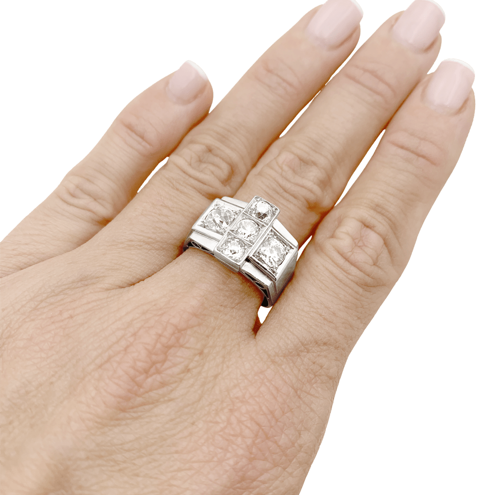 Bague "Tank", platine et diamants.