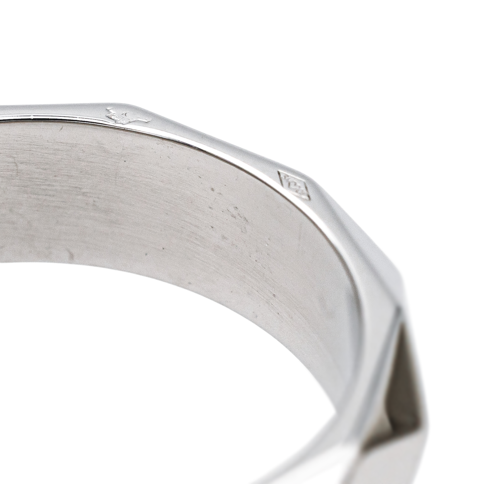 Boucheron Bague Alliance Facettes Or blanc