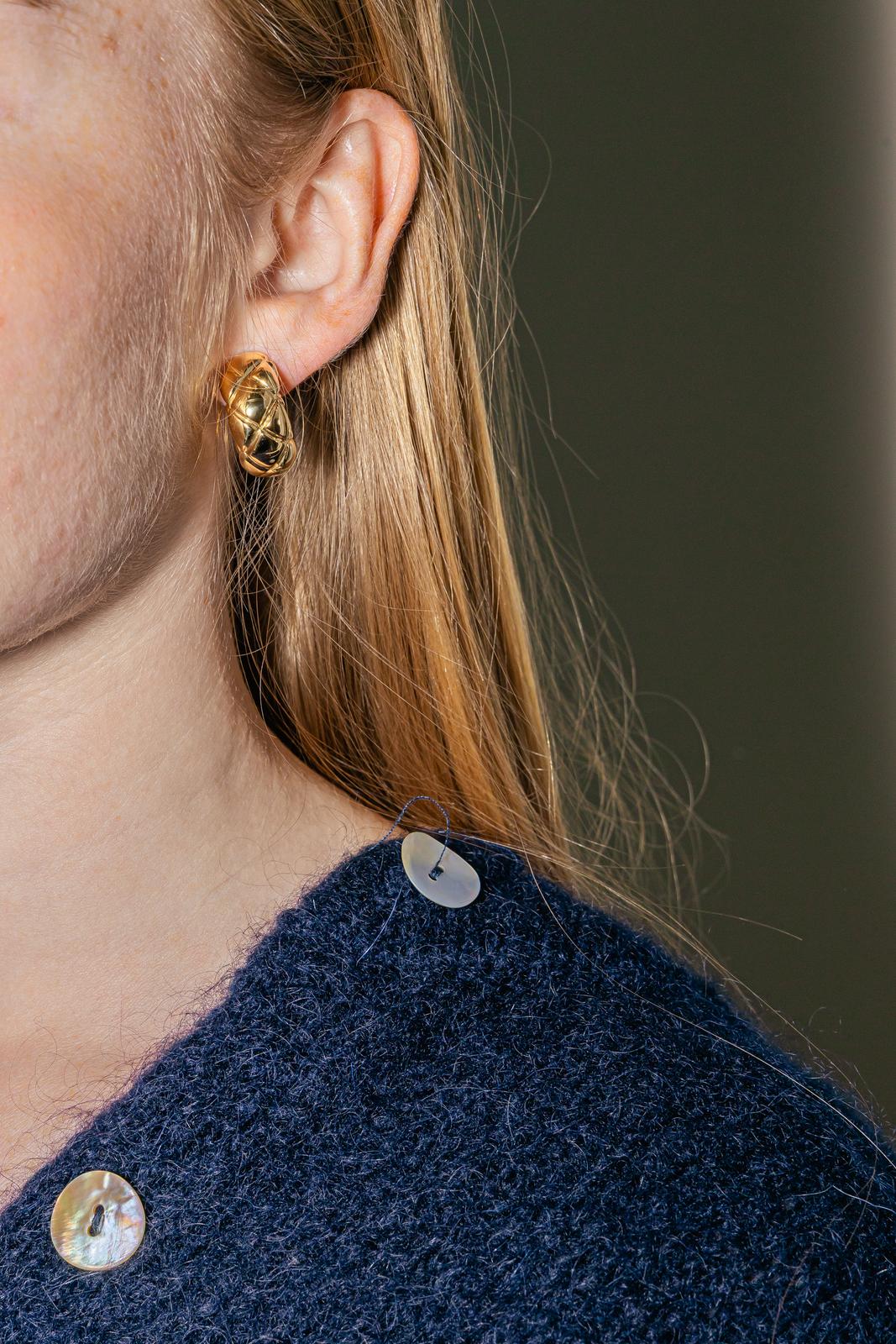 Chaumet Boucles d'oreilles Demi créoles Or jaune