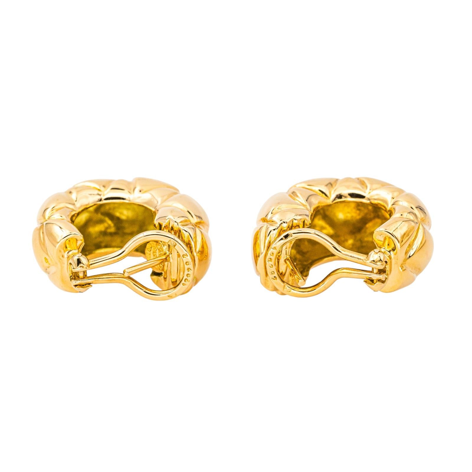 Chaumet Boucles d'oreilles Demi créoles Or jaune