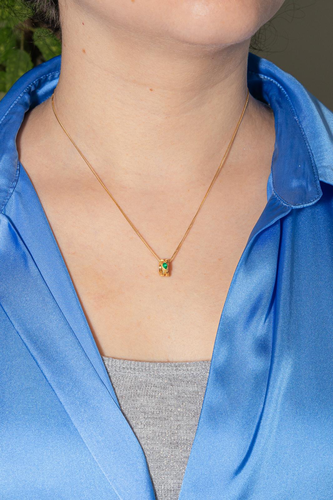 Gucci Collier Pendentif Ouroboros Or jaune Emeraude