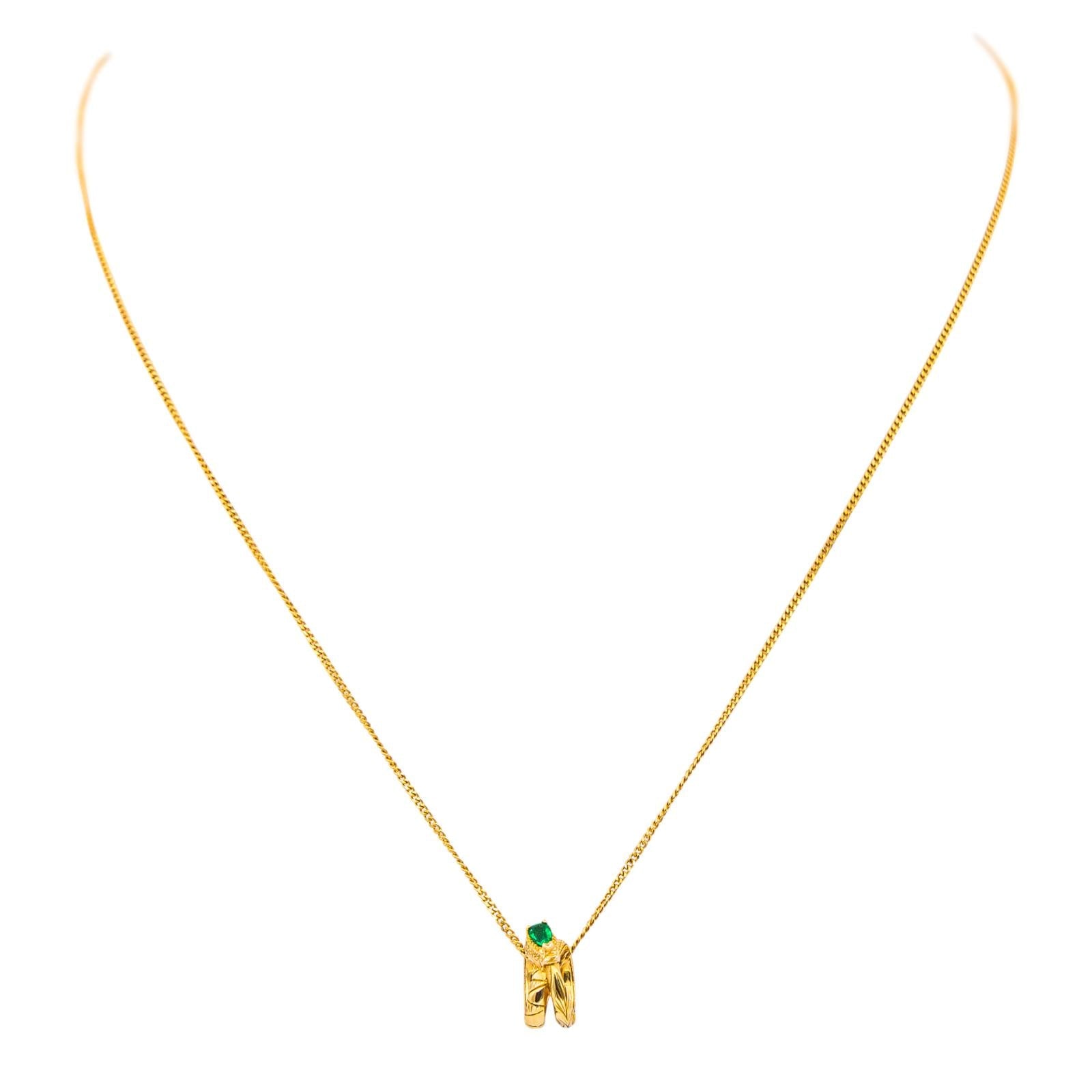 Gucci Collier Pendentif Ouroboros Or jaune Emeraude
