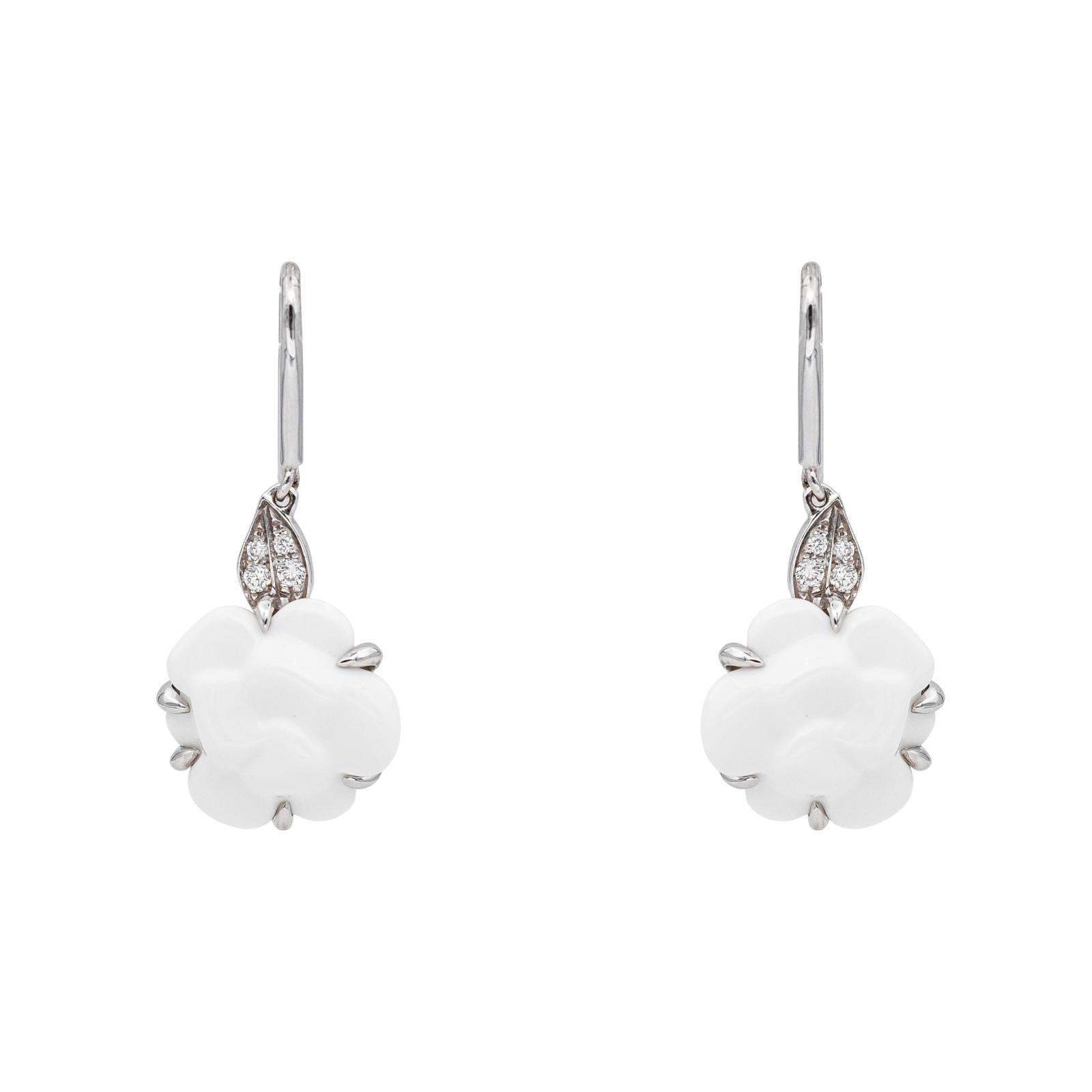 Chanel Boucles d'oreilles Dormeuses Camélia Or blanc Agate, Diamant