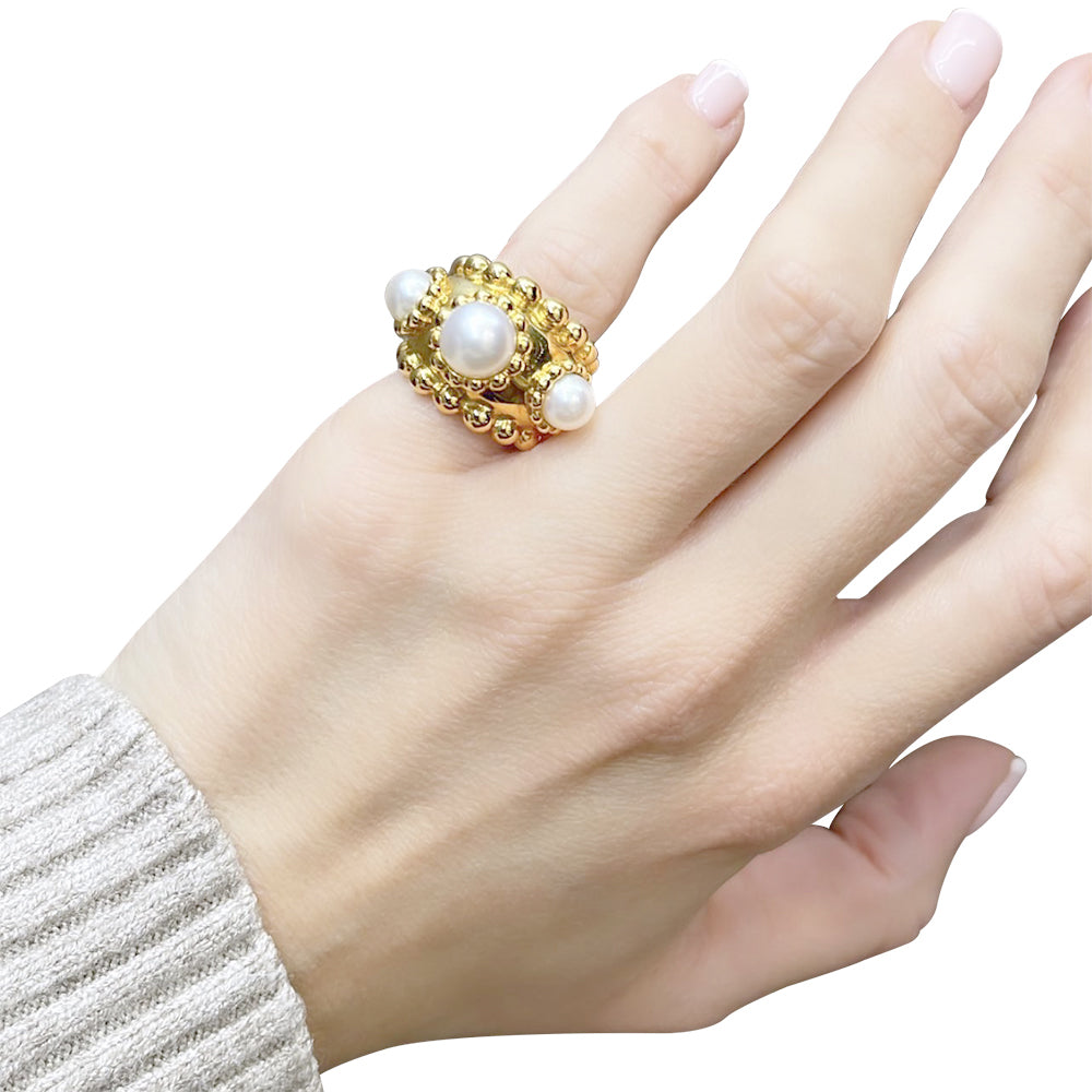 Chanel ring, "Baroque", yellow gold, pearls.