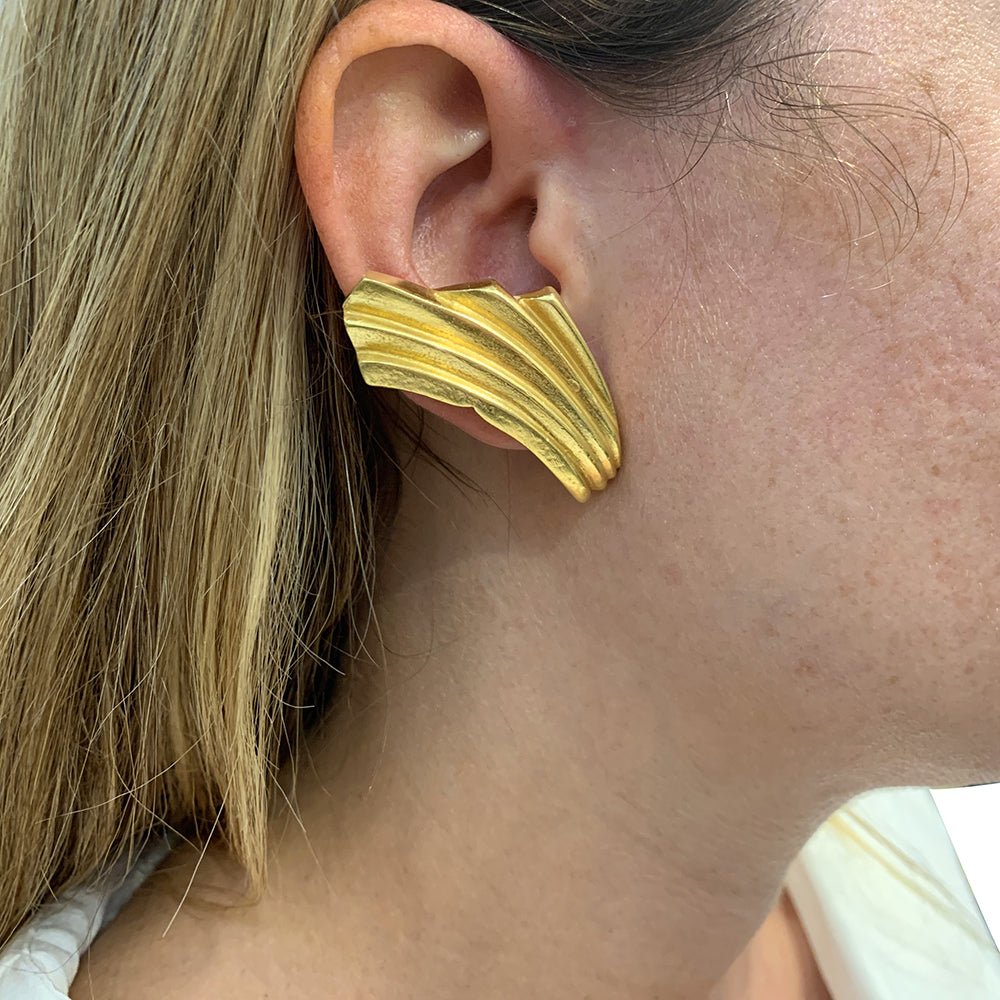 Boucles d'oreilles Lalaounis "Drapé" en or jaune. - Maison Eloe